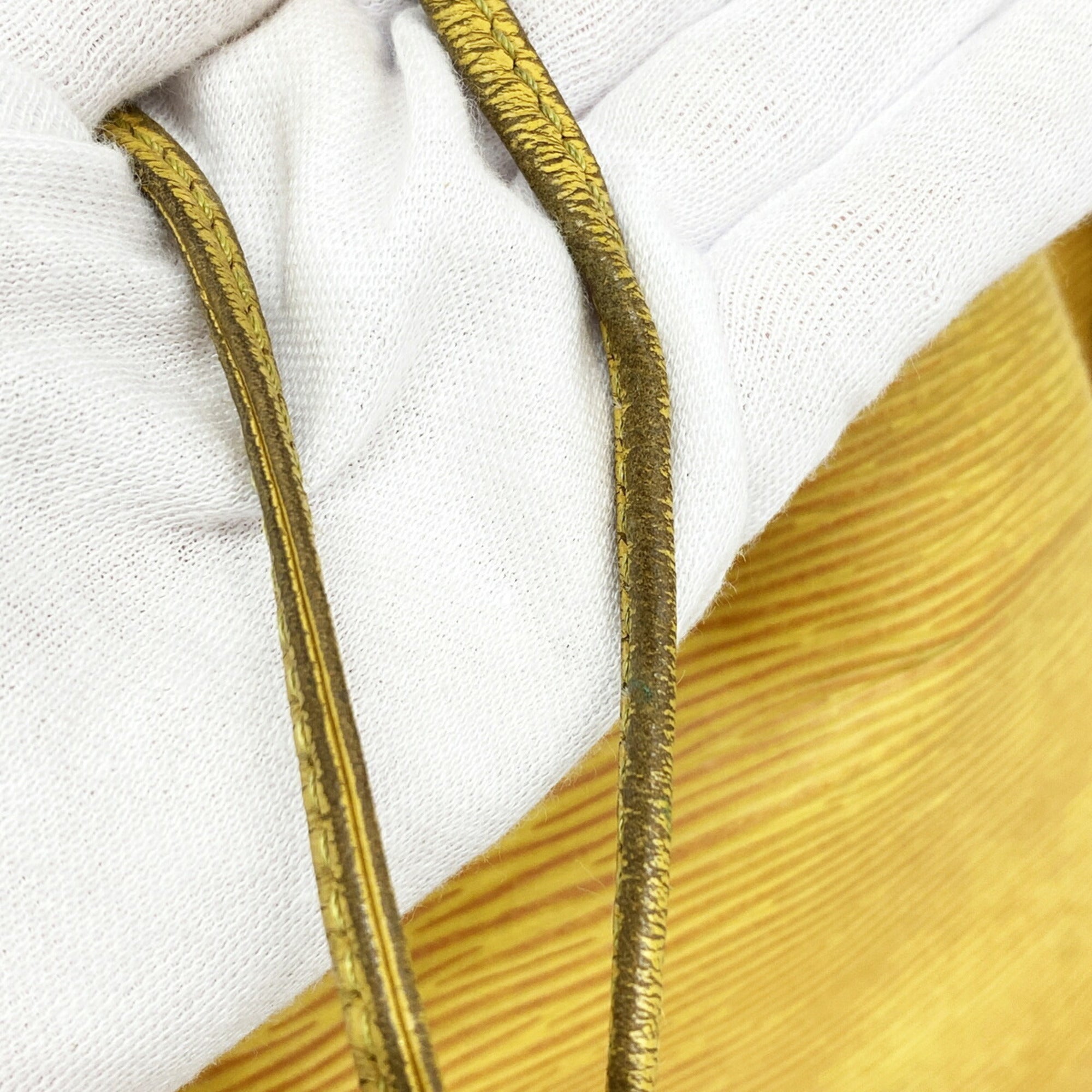 Louis Vuitton Jaune Shoulder Bag (Pre-Owned)