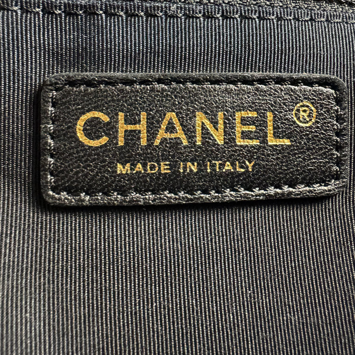 Chanel Black Grained Calfskin Handbag (Pre-Owned)