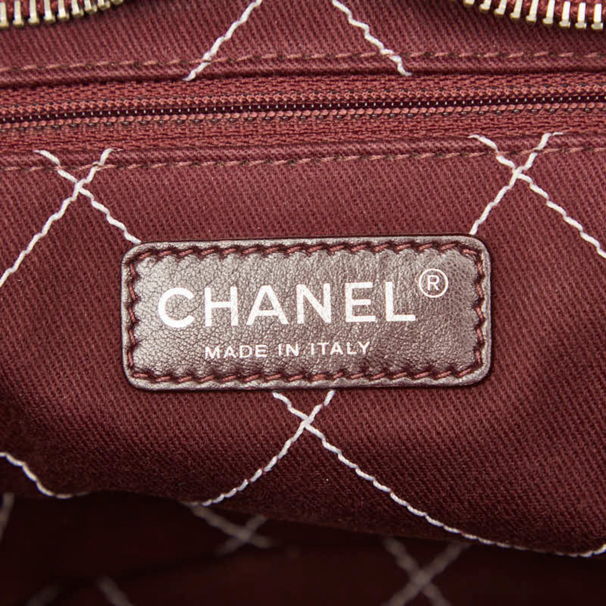 Chanel White Grained Calfskin Shoulder Bag Tote Bag (Pre-Owned)