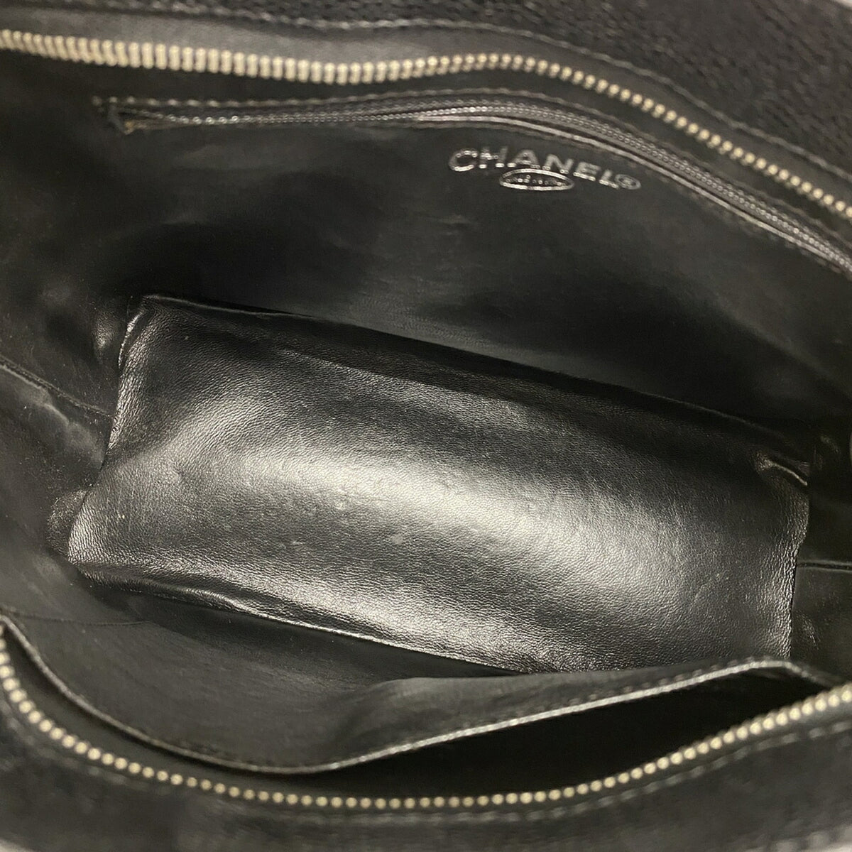 Chanel Black Grained Calfskin Tote Bag (Pre-Owned)