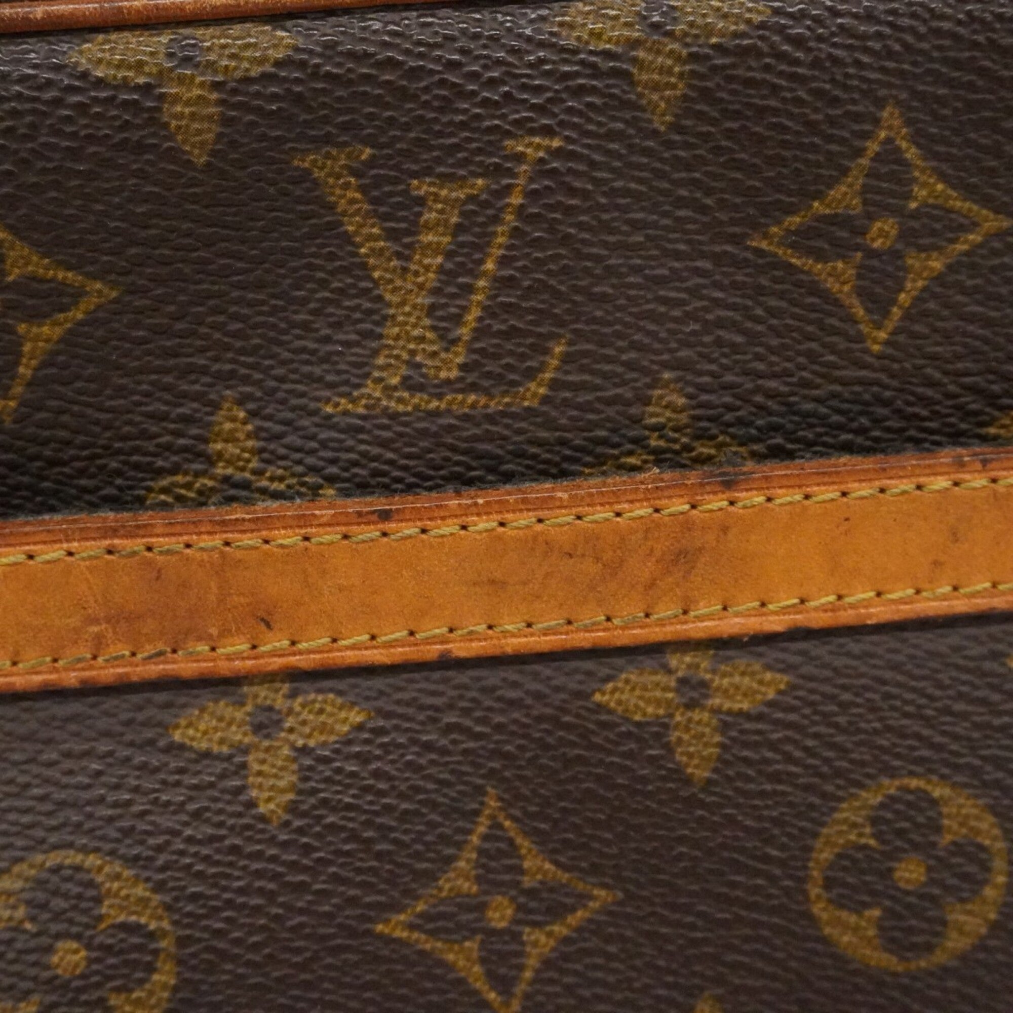 Louis Vuitton Brown Clutch Bag (Pre-Owned)