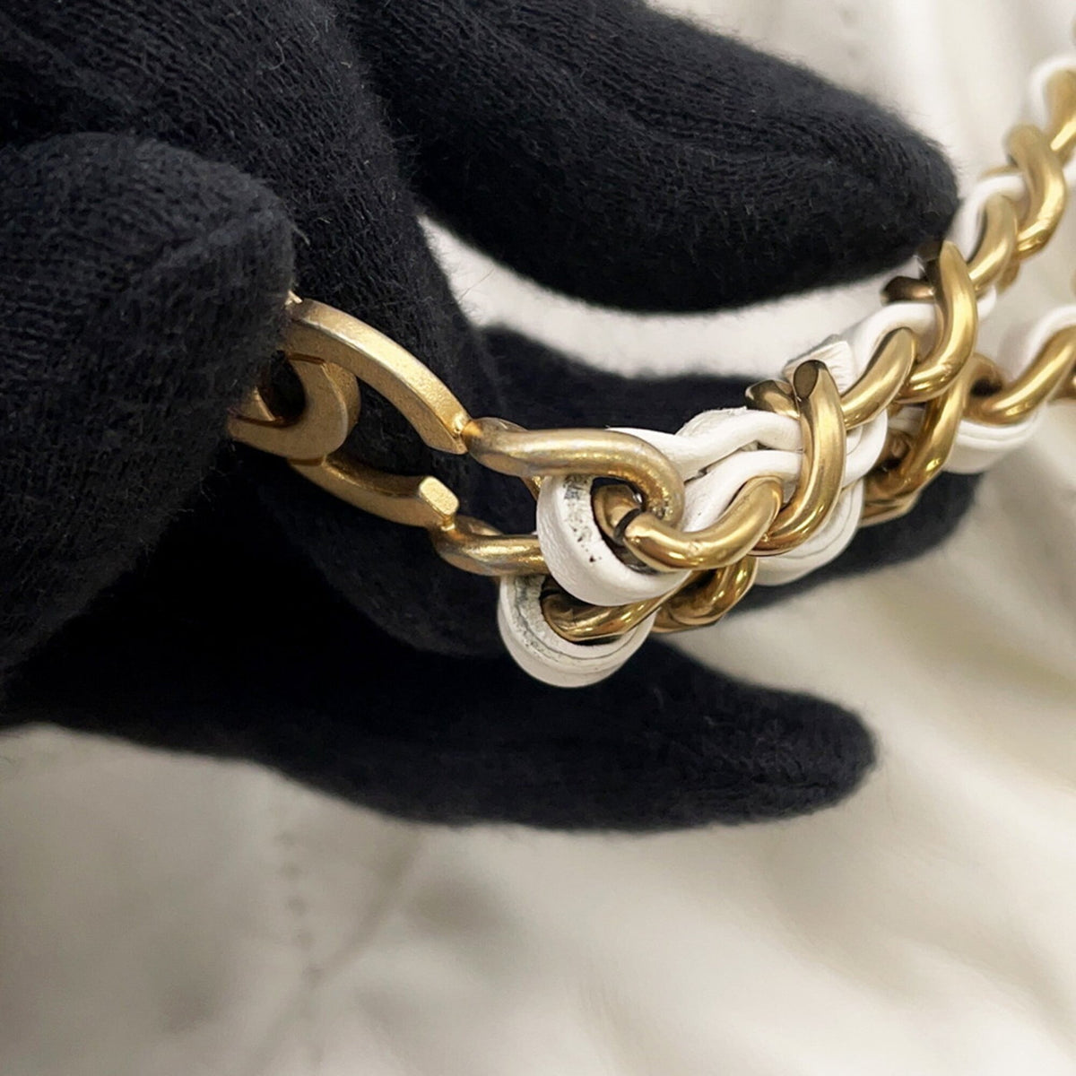 Chanel White Handbag (Pre-Owned)
