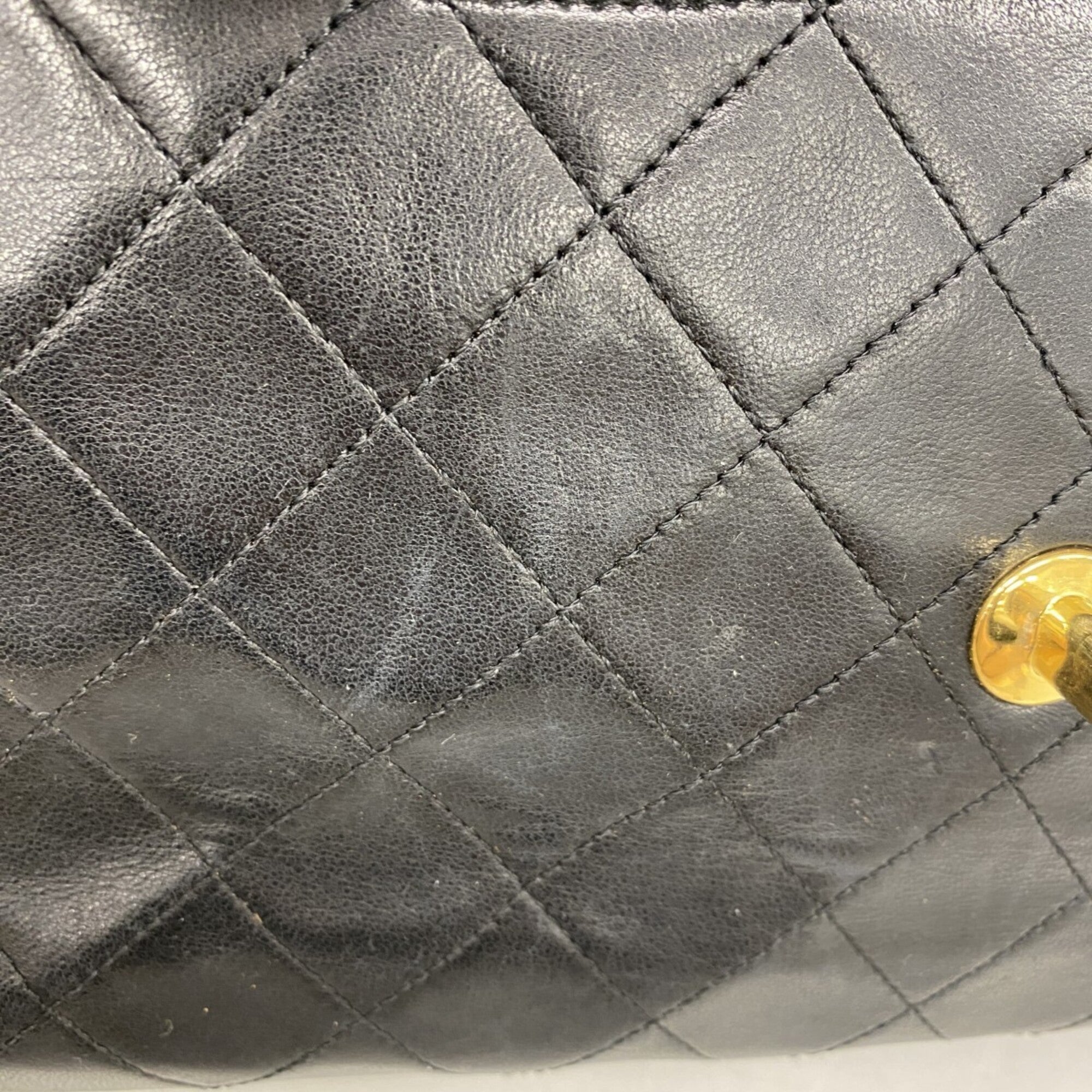 Chanel Black Leather Shoulder Bag (Pre-Owned)