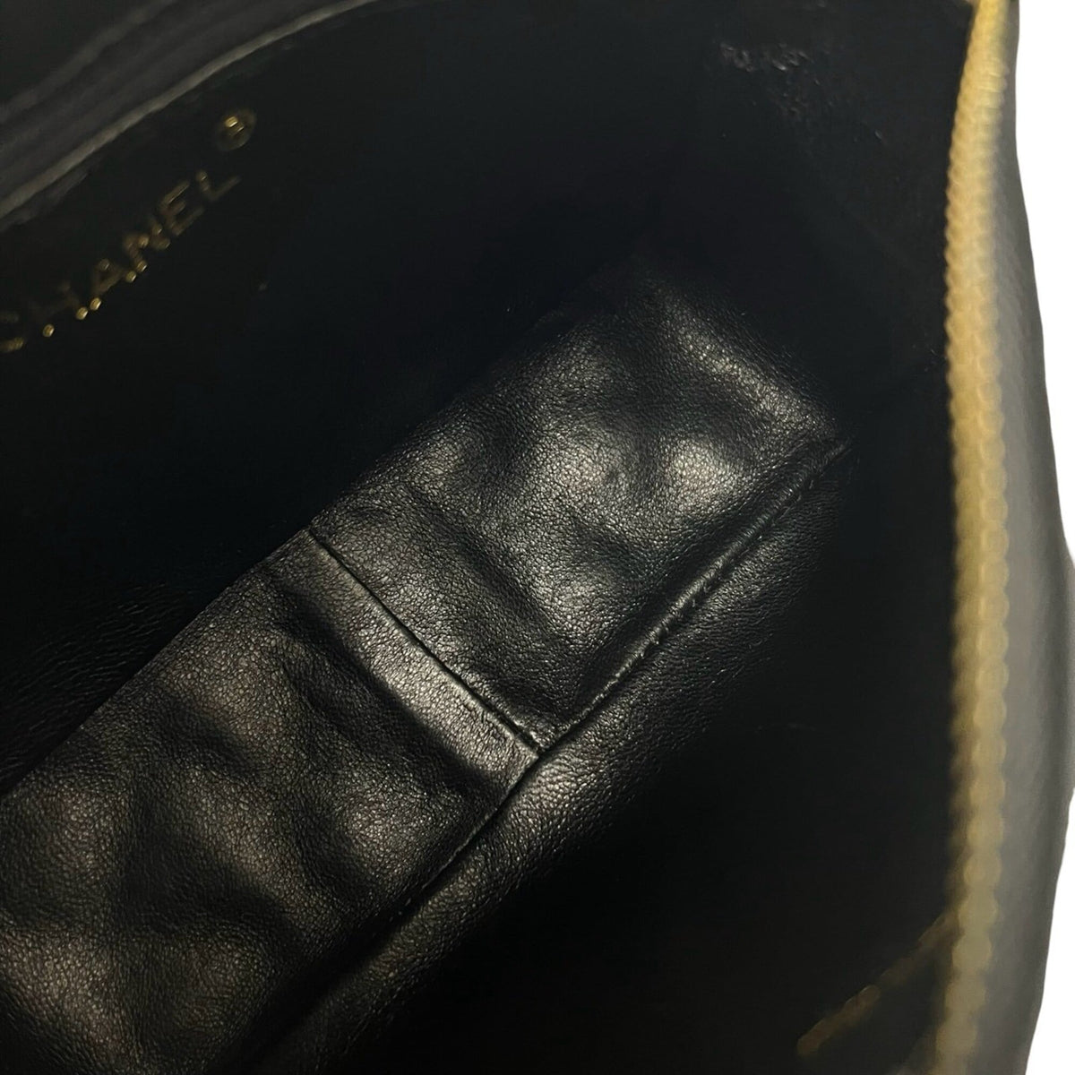 Chanel Black Leather Shoulder Bag (Pre-Owned)