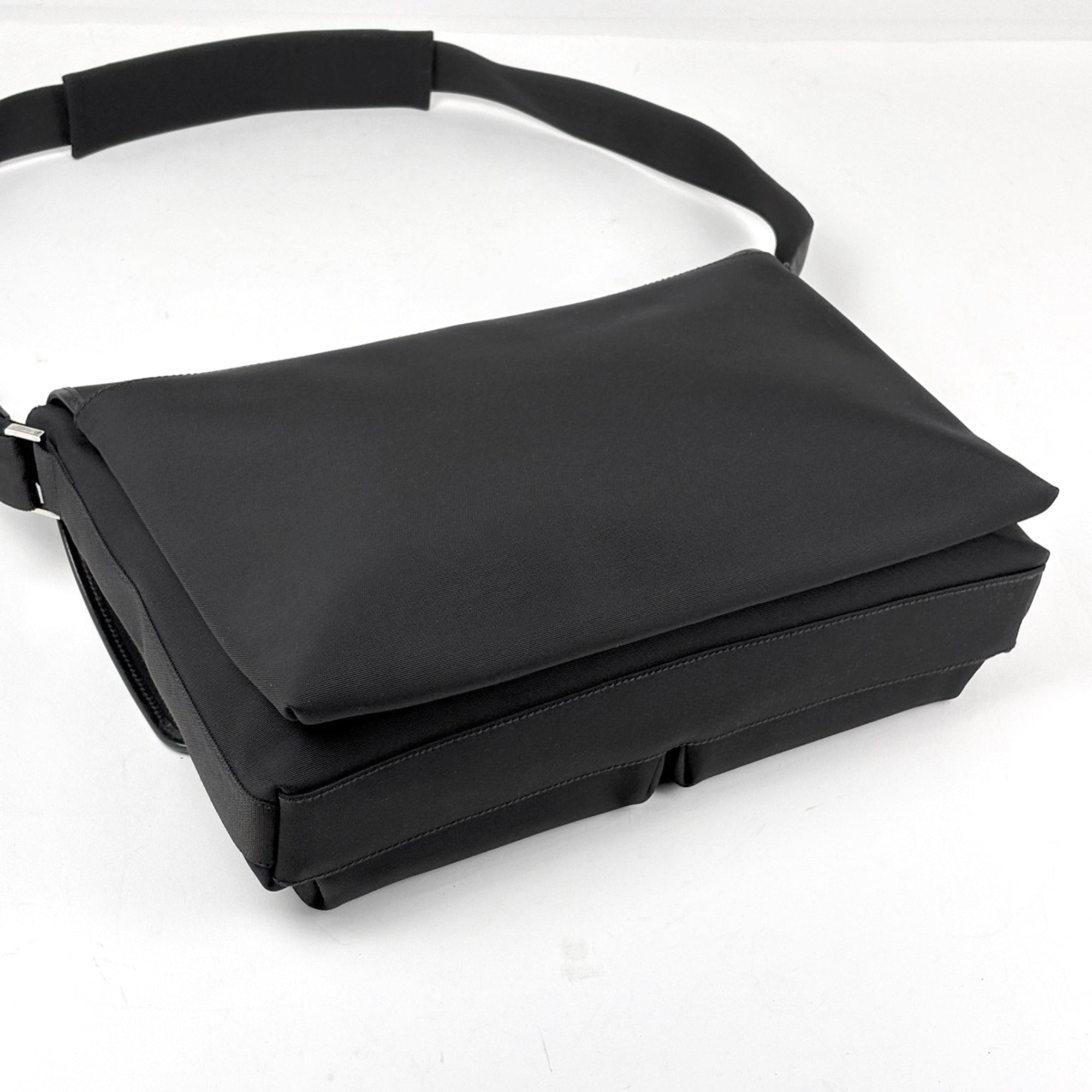 Gucci Black Nylon Leather Messenger Bag Shoulder Bag (Pre-Owned)