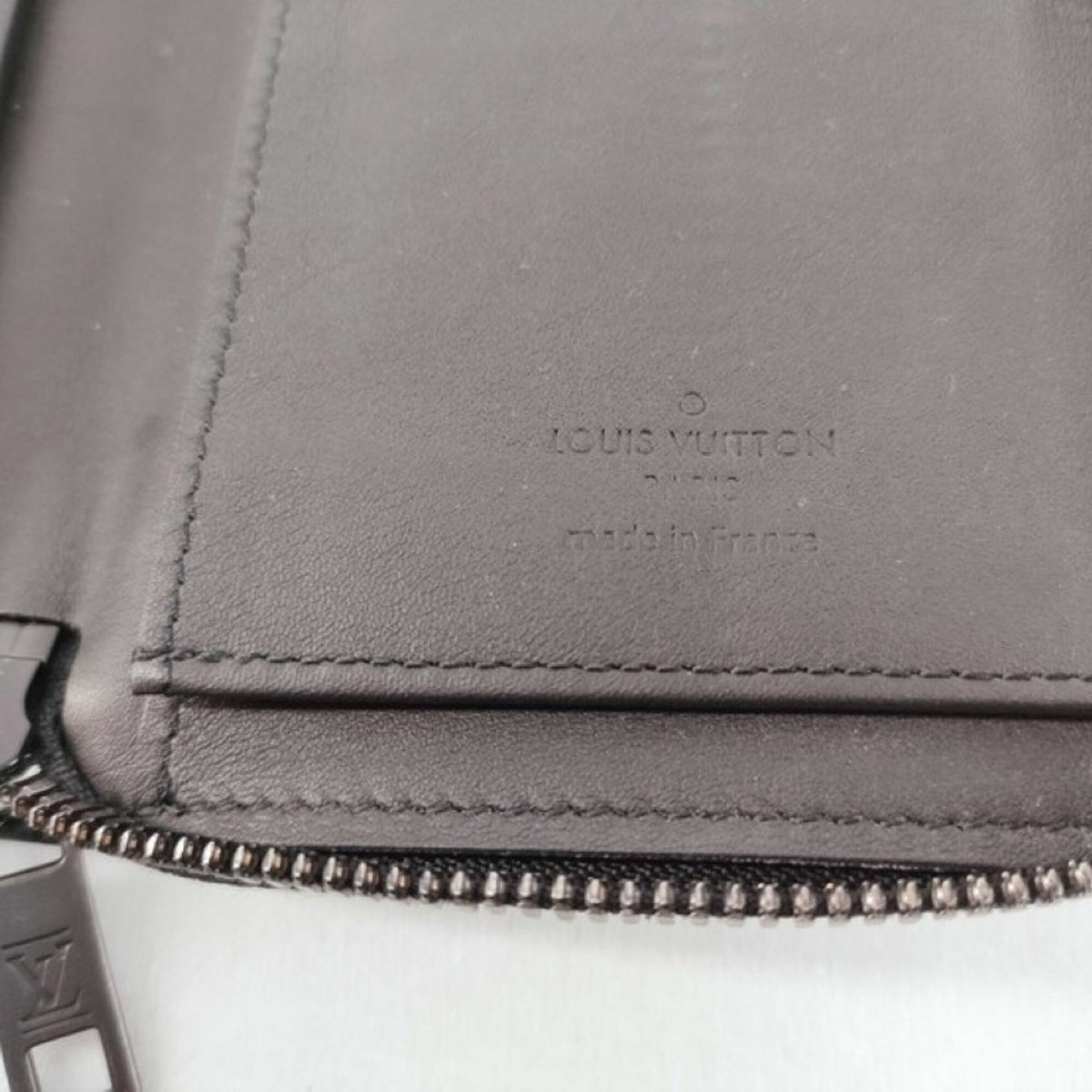 Louis Vuitton Black Leather Long Wallet (Bi-Fold) (Pre-Owned)