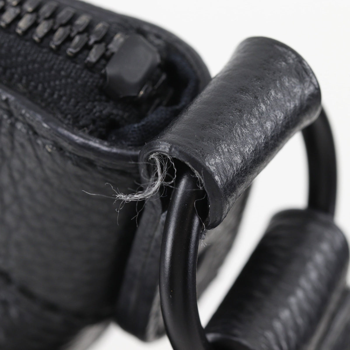 Balenciaga Black Leather Shoulder Bag (Pre-Owned)