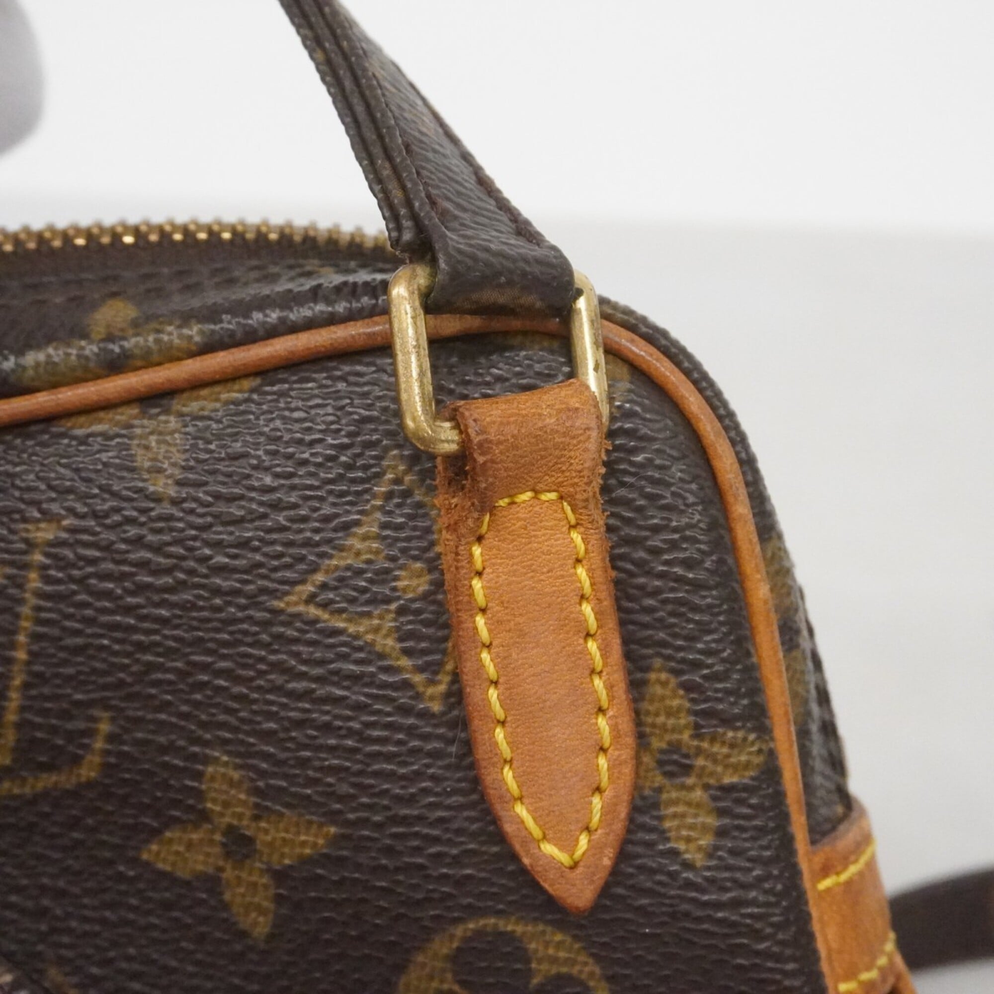 Louis Vuitton Brown Shoulder Bag (Pre-Owned)