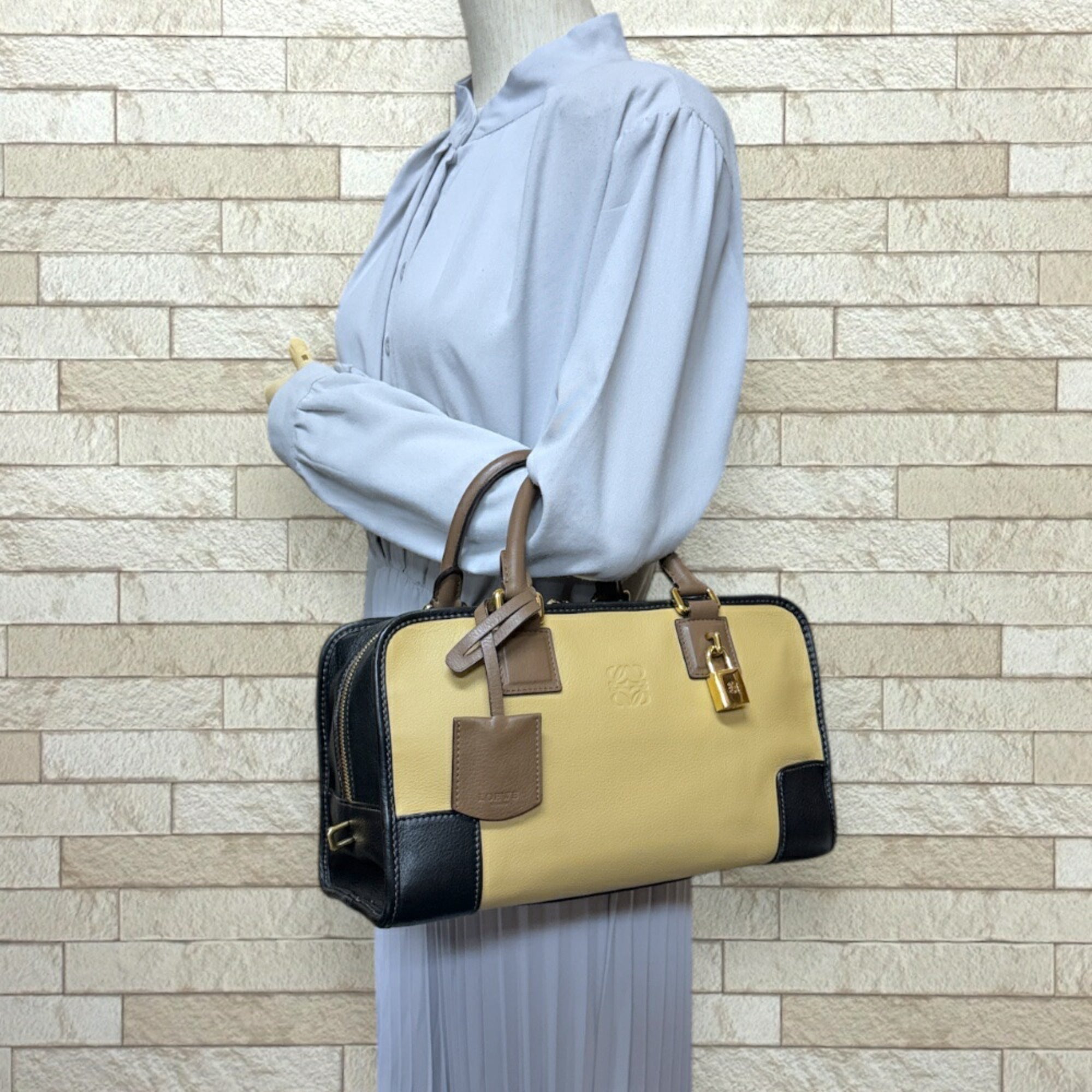 Loewe Beige Black Leather Handbag (Pre-Owned)
