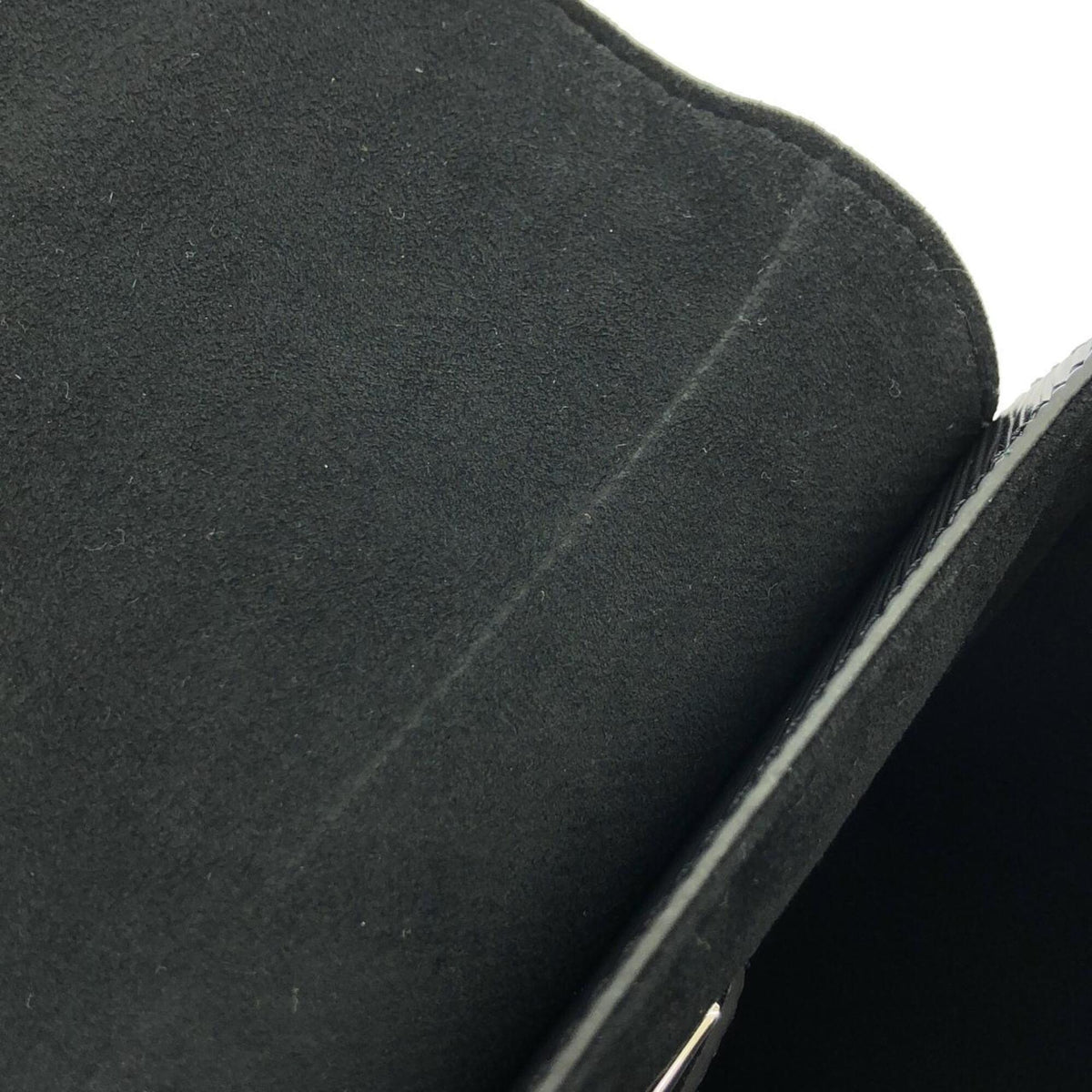 Louis Vuitton Black Leather Shoulder Bag (Pre-Owned)
