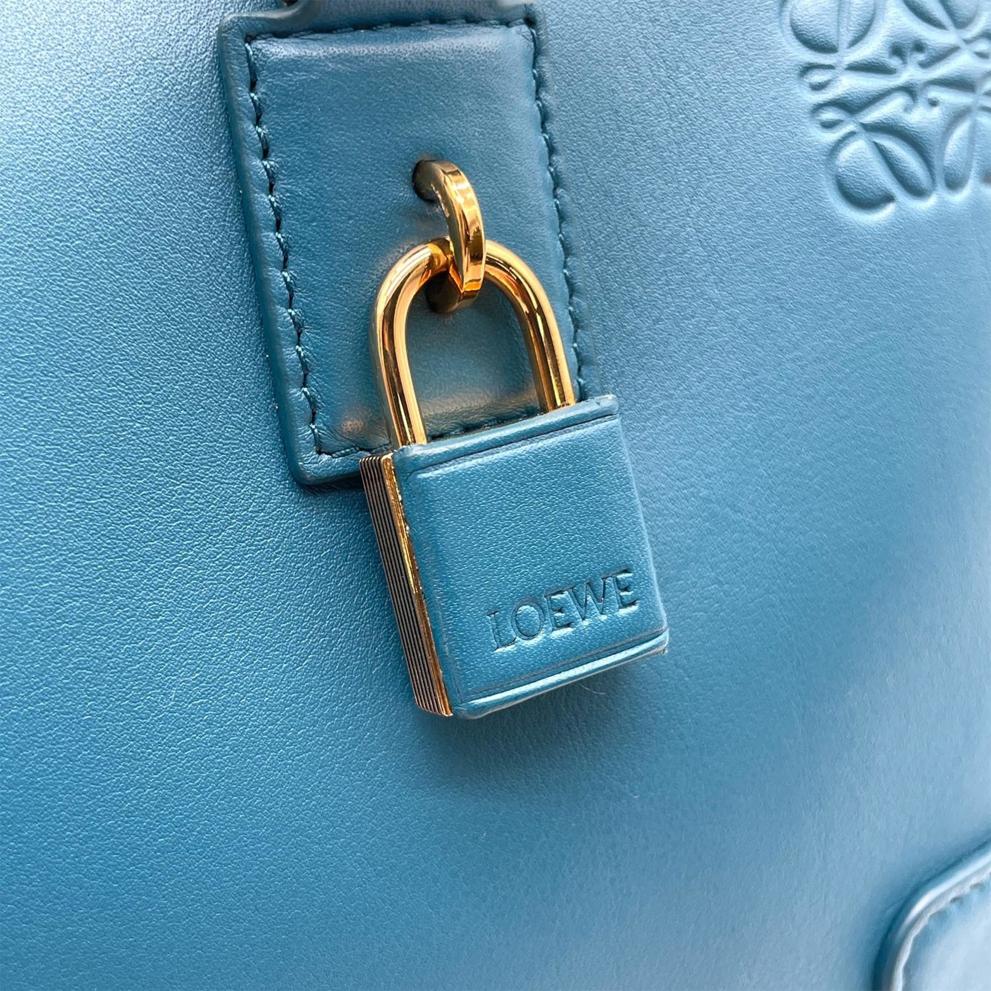 Loewe Blue Leather Shoulder Bag (Pre-Owned)