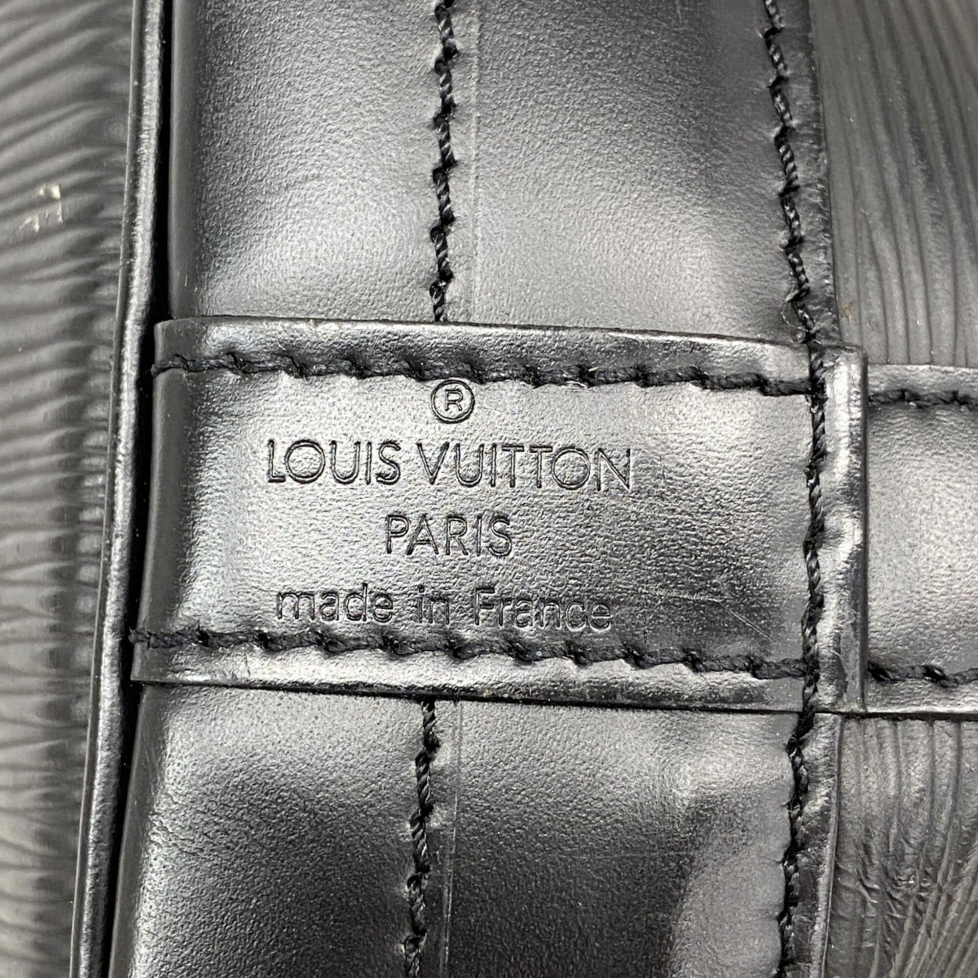 Louis Vuitton Noir Shoulder Bag (Pre-Owned)