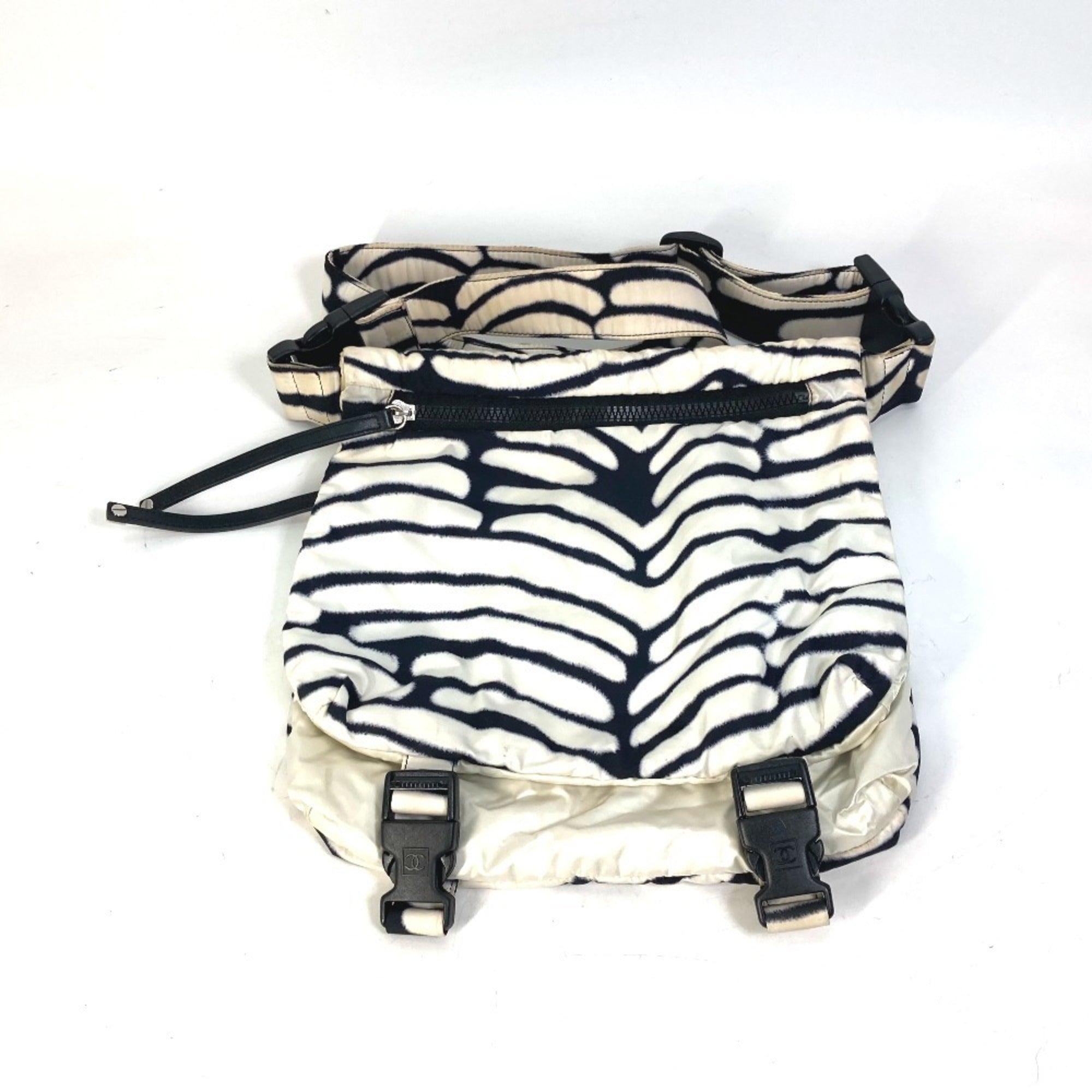 Chanel Sport Black White Nylon Messenger Bag Shoulder Bag (Pre-Owned)