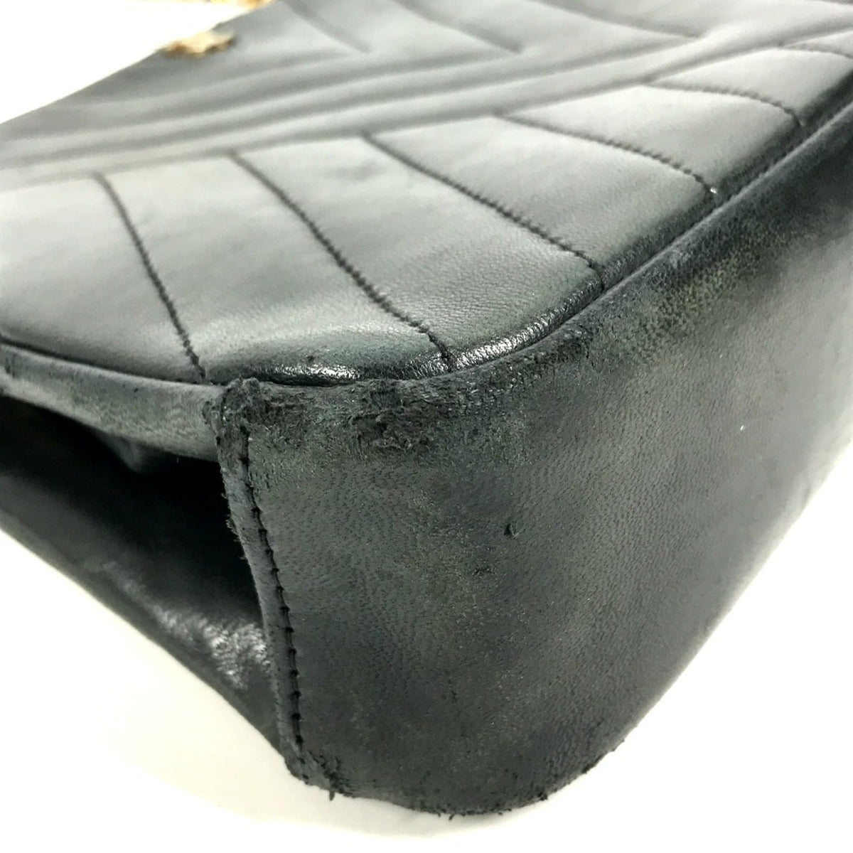 Chanel Black Gold Leather Handbag Shoulder Bag (Pre-Owned)