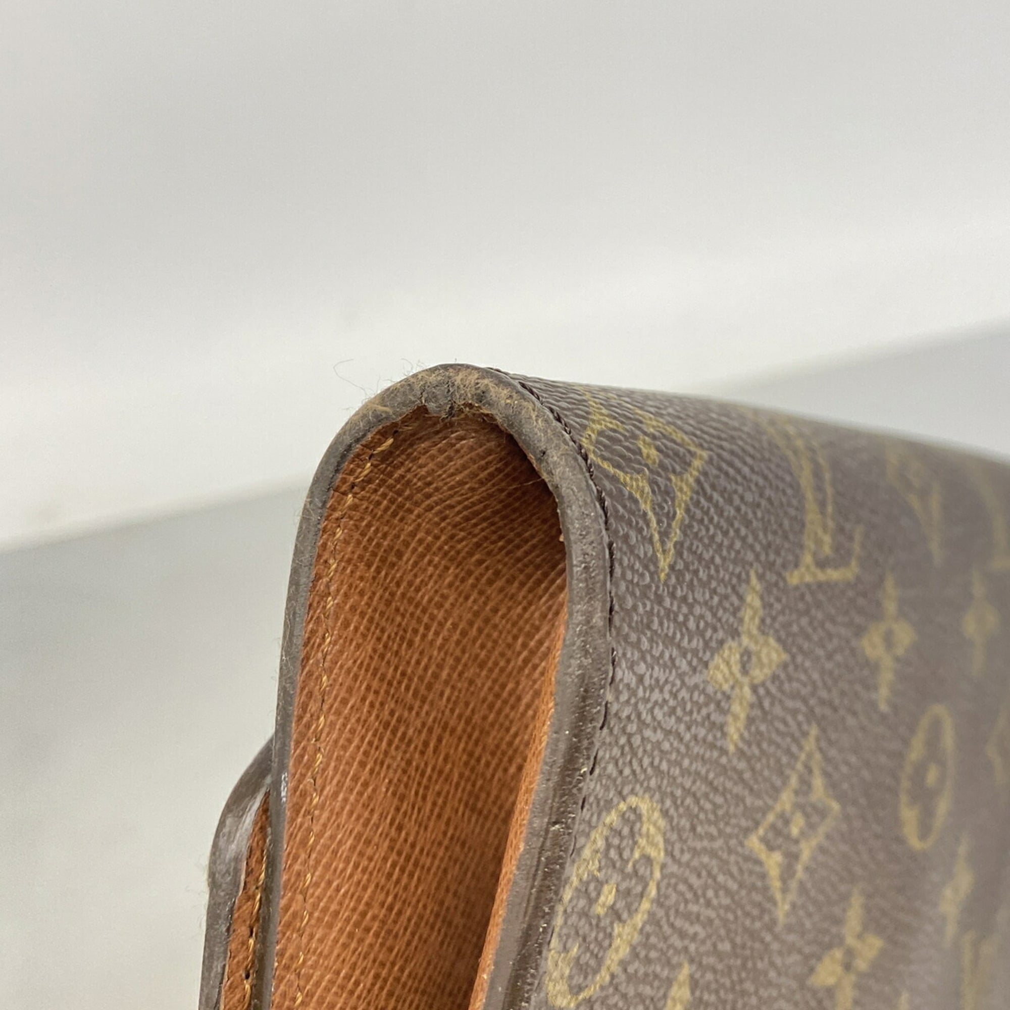 Louis Vuitton Brown Shoulder Bag (Pre-Owned)