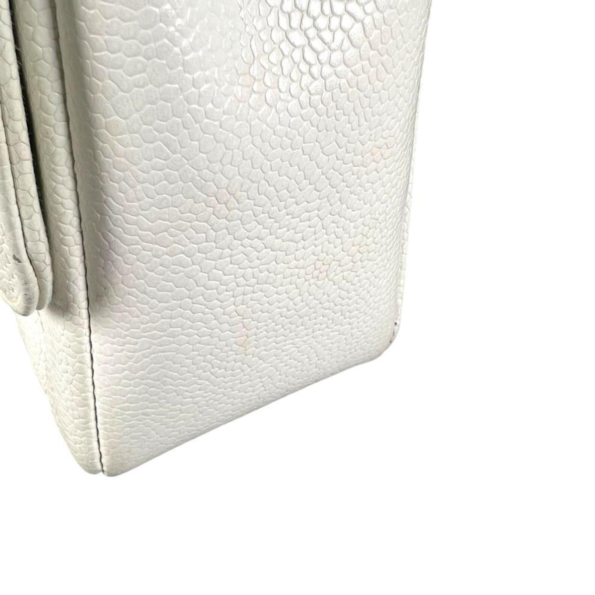 Chanel White Grained Calfskin Shoulder Bag (Pre-Owned)