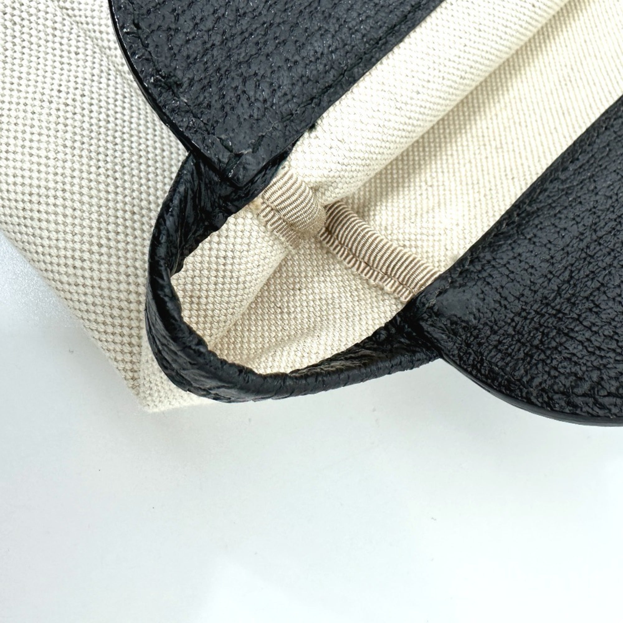 Gucci Beige Black Canvas Leather Handbag (Pre-Owned)