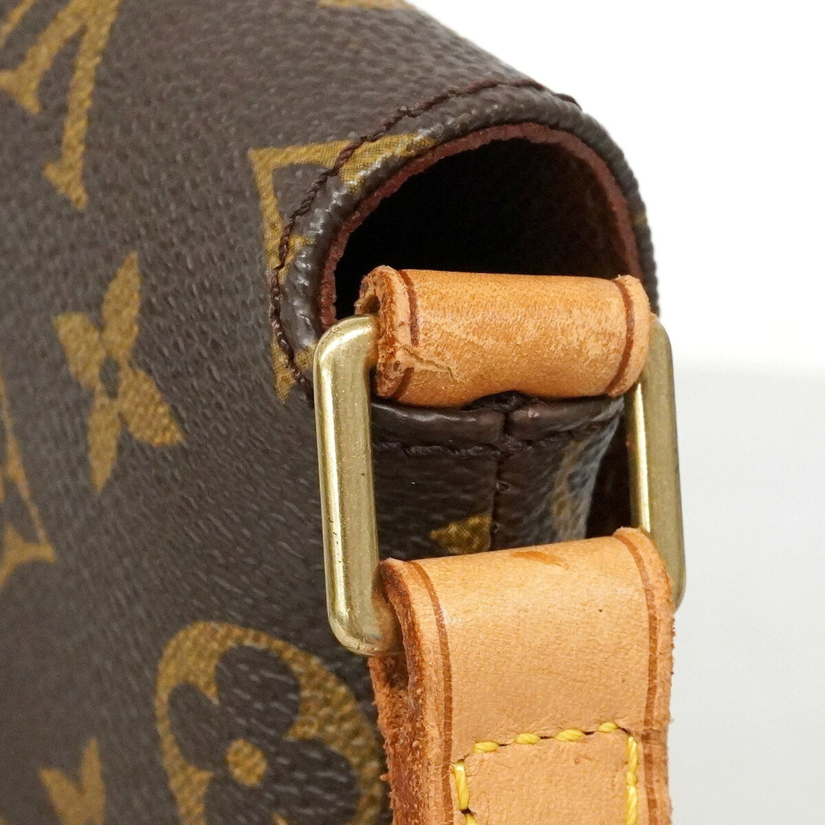 Louis Vuitton Brown Shoulder Bag (Pre-Owned)