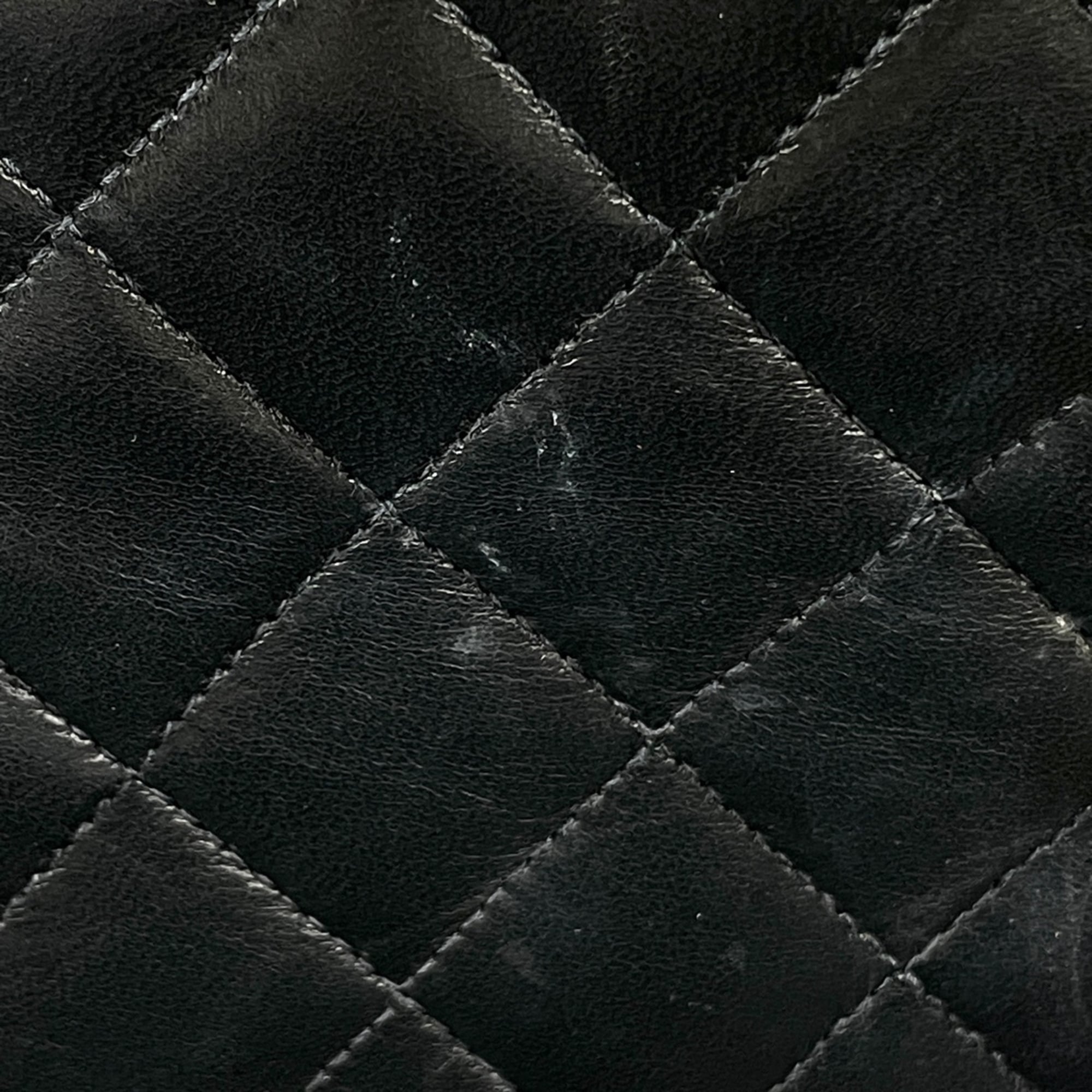 Chanel Black Leather Shoulder Bag (Pre-Owned)