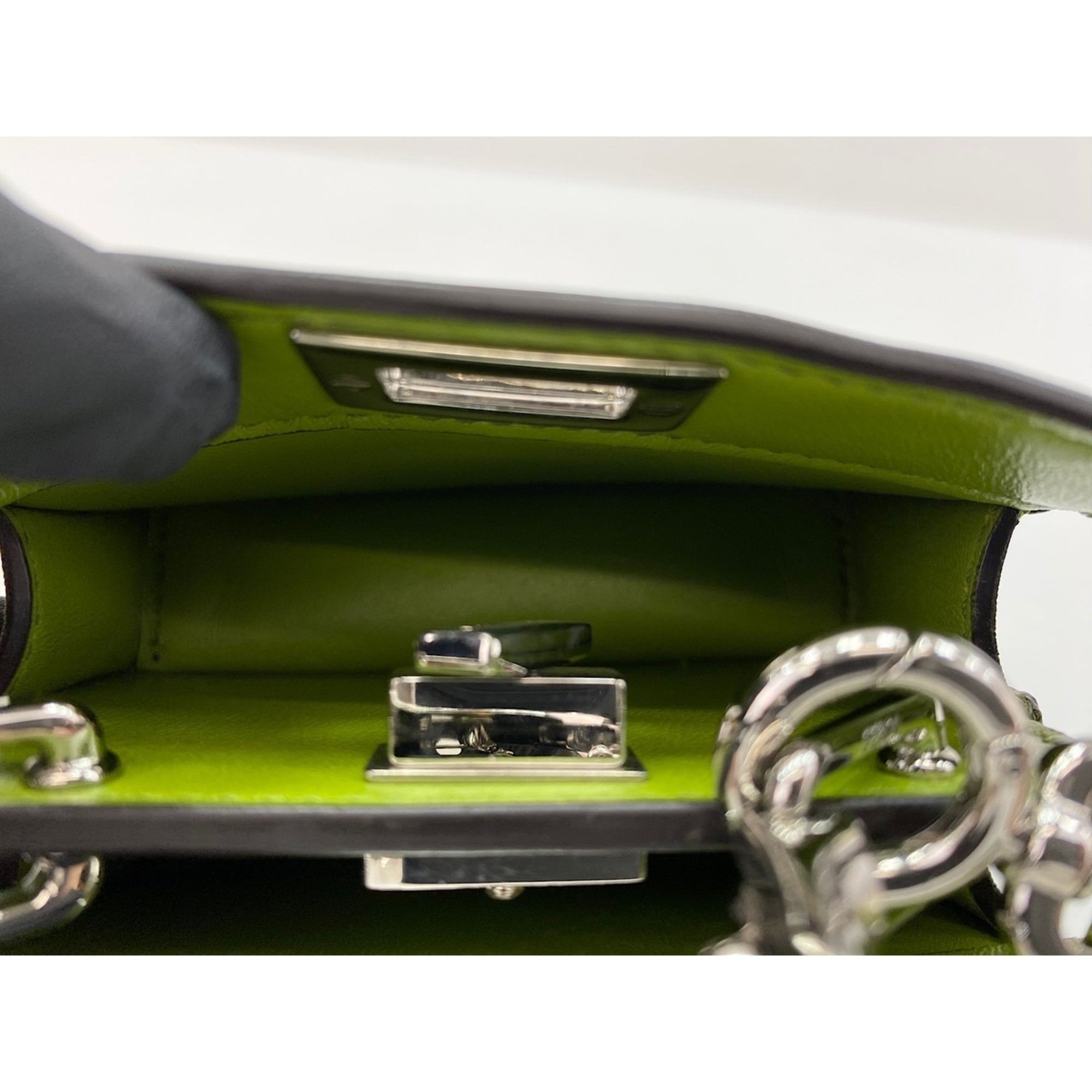 Fendi Green Shoulder Bag (Pre-Owned)