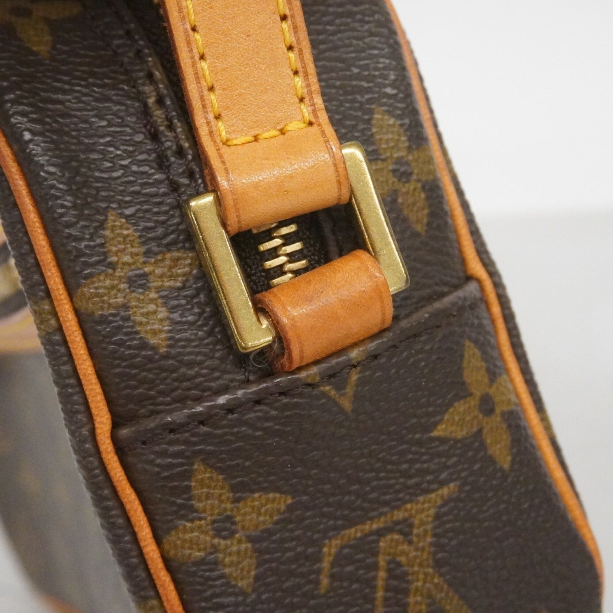 Louis Vuitton Brown Shoulder Bag (Pre-Owned)