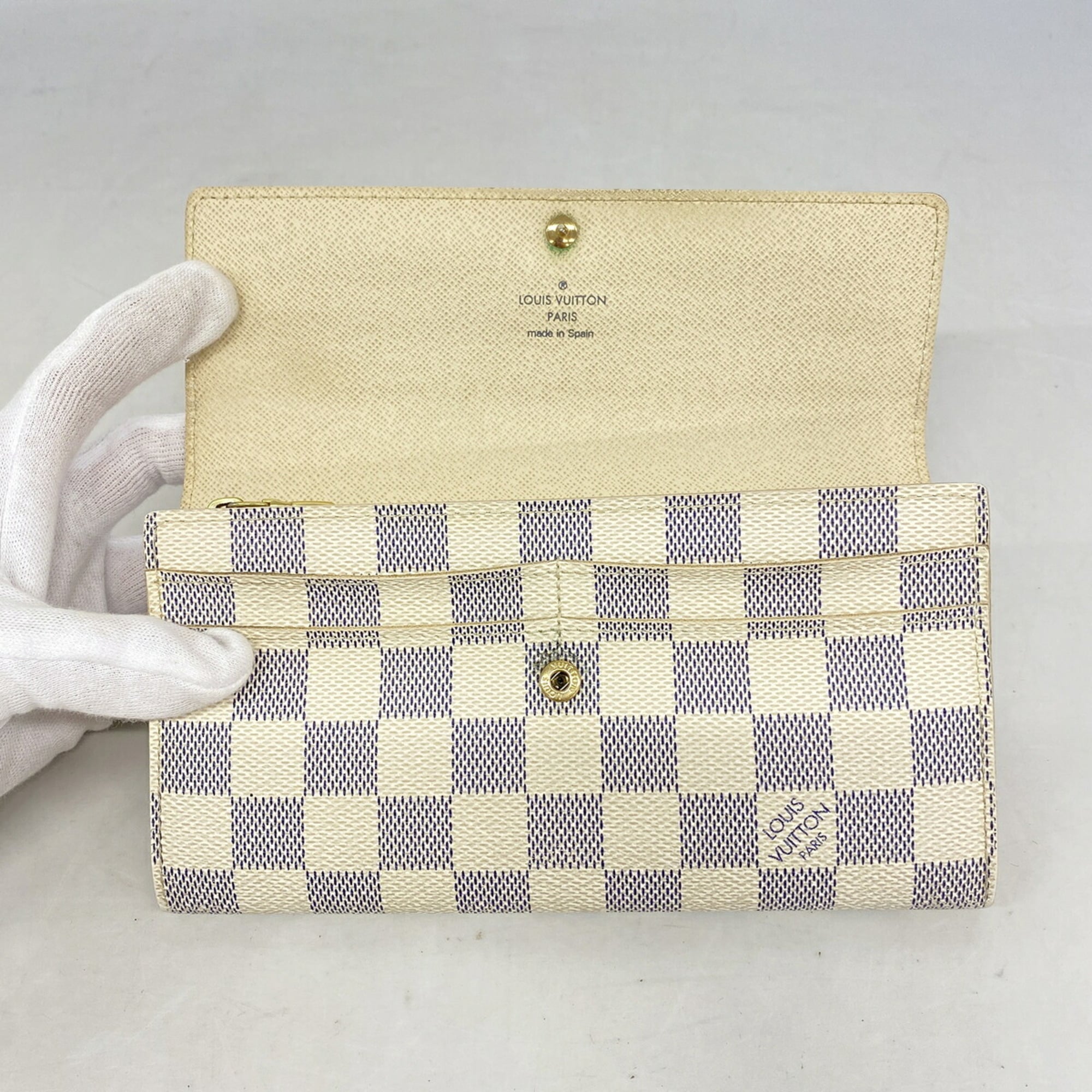 Louis Vuitton White Long Wallet (Bi-Fold) (Pre-Owned)