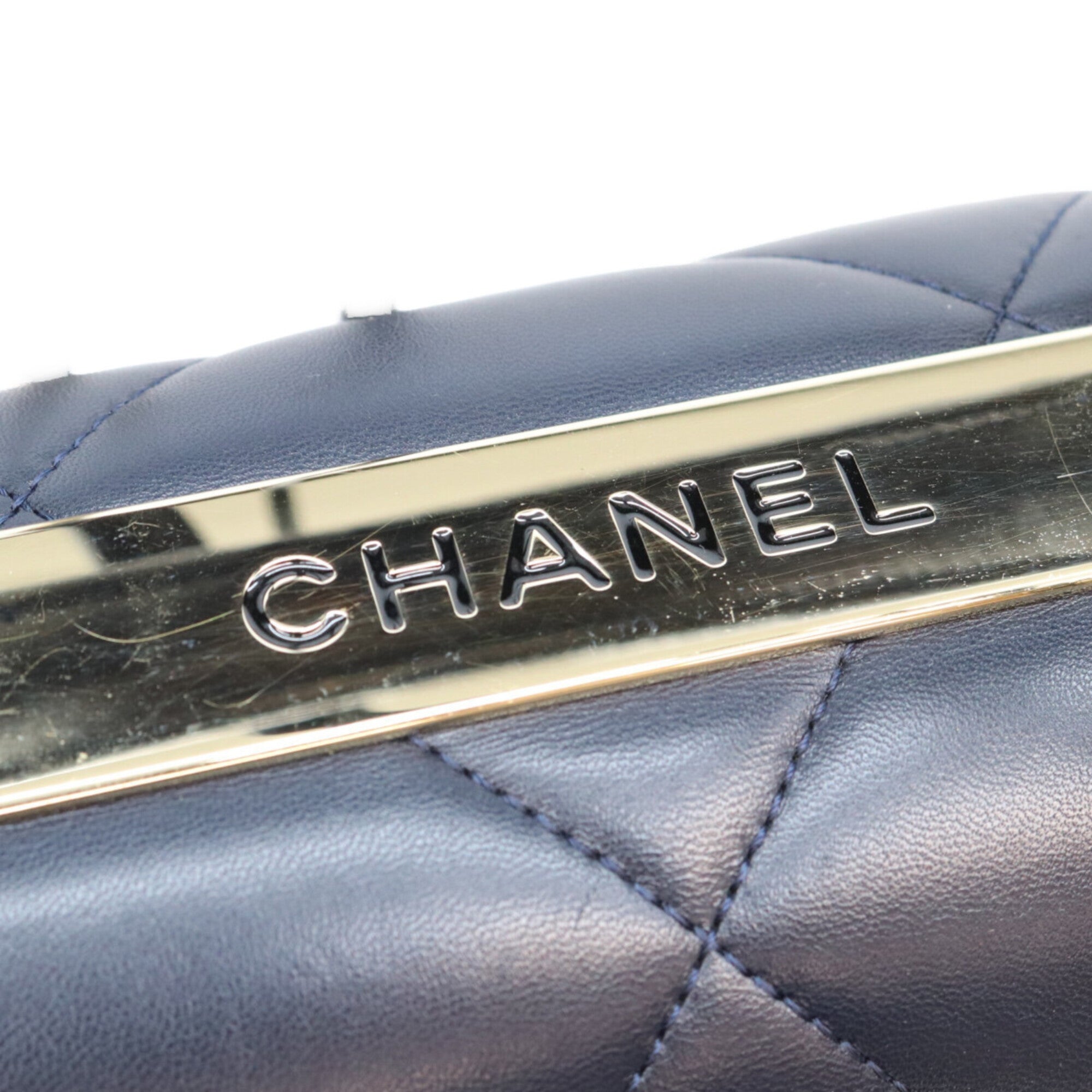 Chanel Black Leather Shoulder Bag (Pre-Owned)