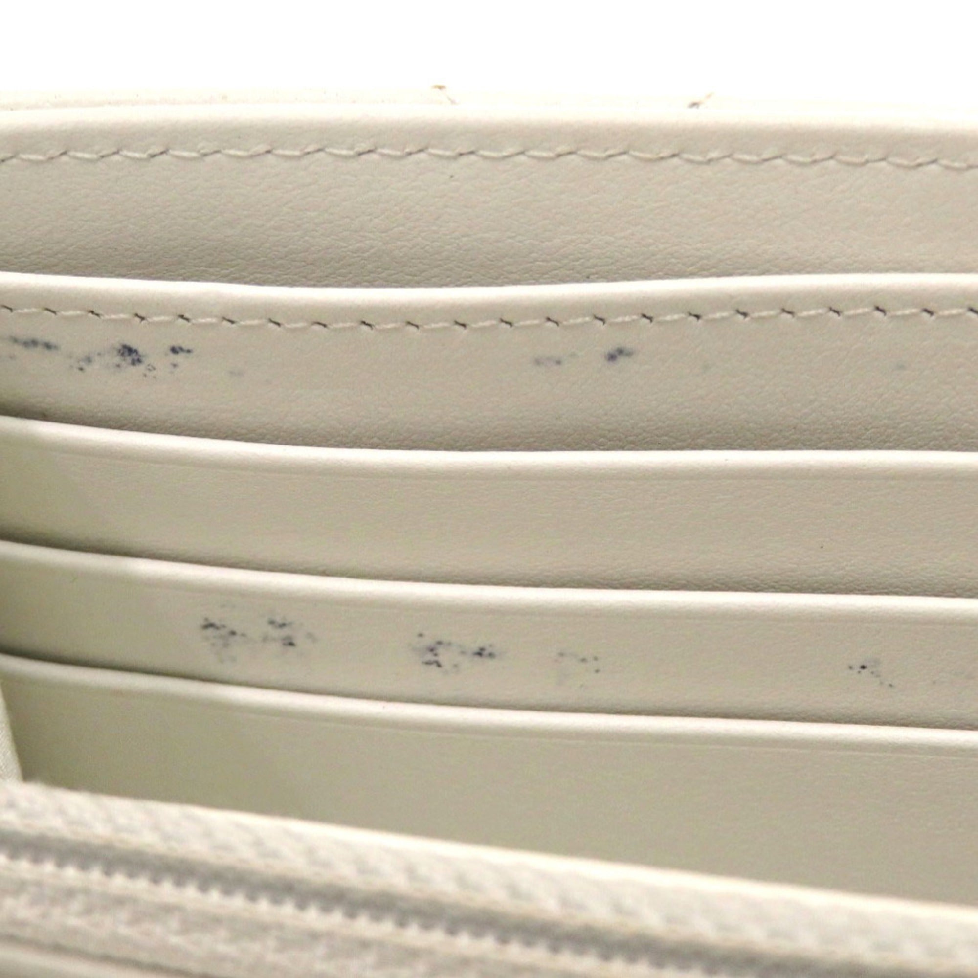 Chanel White Leather Long Wallet (Tri-Fold) (Pre-Owned)