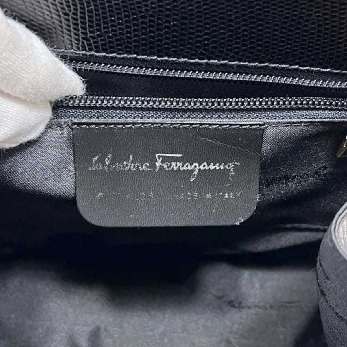Salvatore Ferragamo Black Leather Handbag (Pre-Owned)