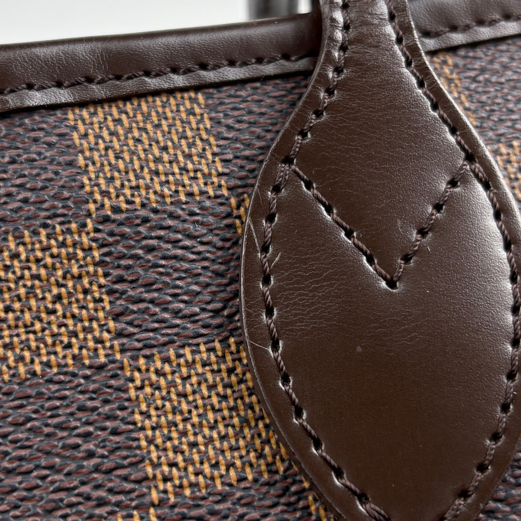Louis Vuitton Brown Handbag Tote Bag (Pre-Owned)