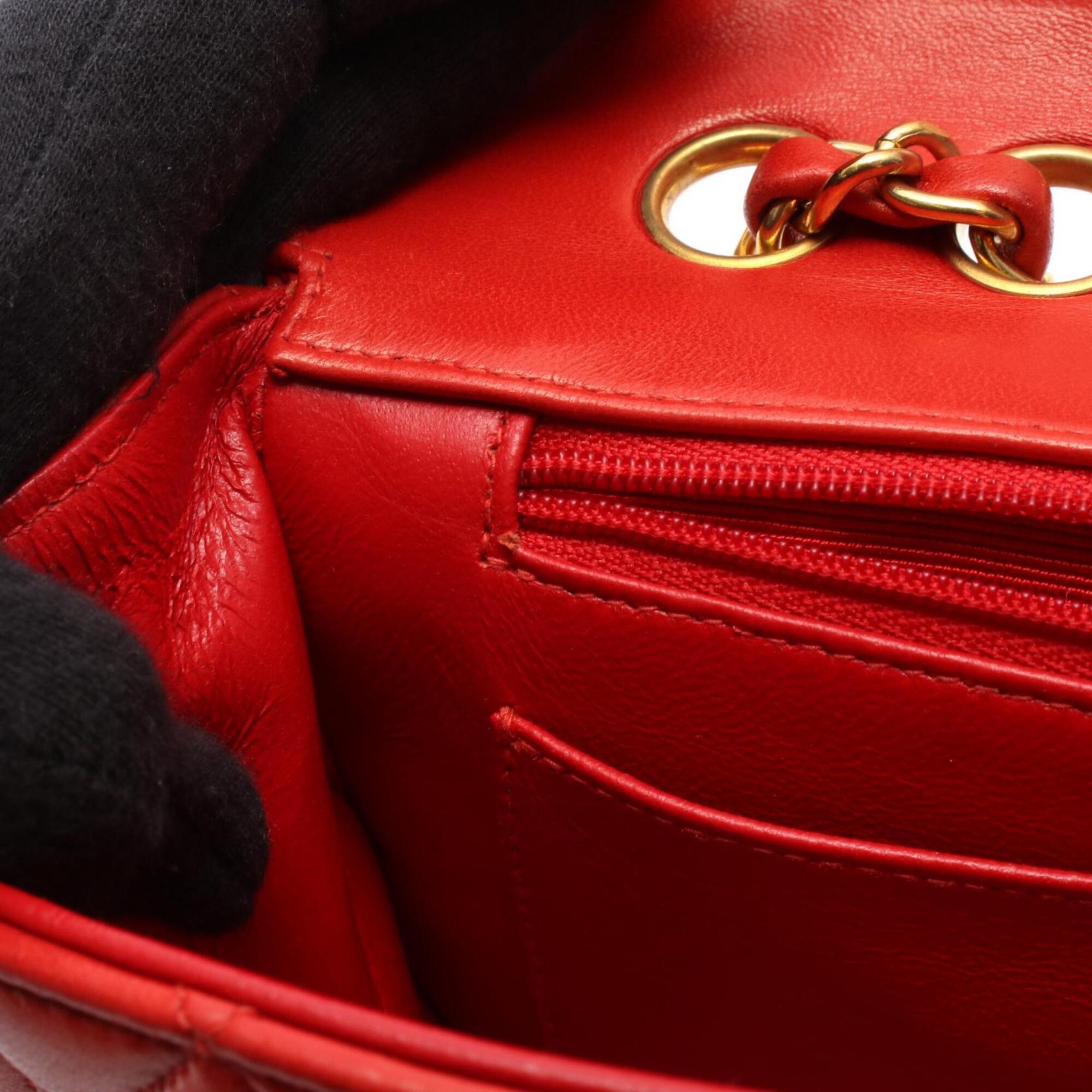 Chanel Red Color Leather Handbag Shoulder Bag (Pre-Owned)