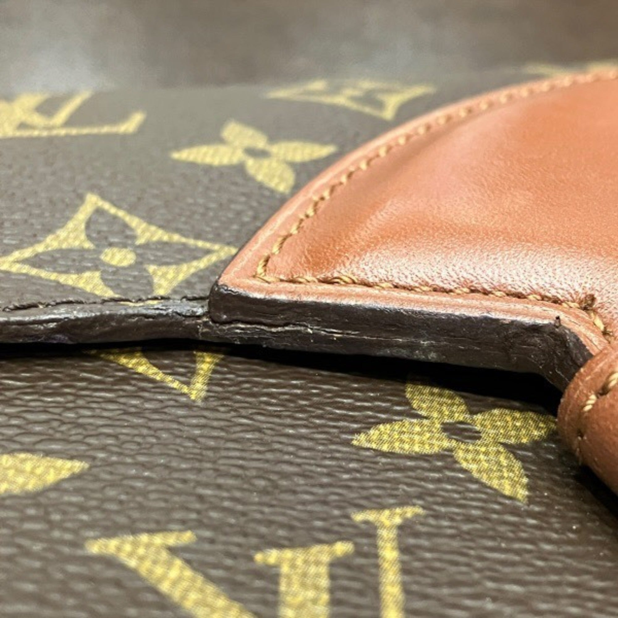 Louis Vuitton Brown Monogram Clutch Bag Handbag (Pre-Owned)