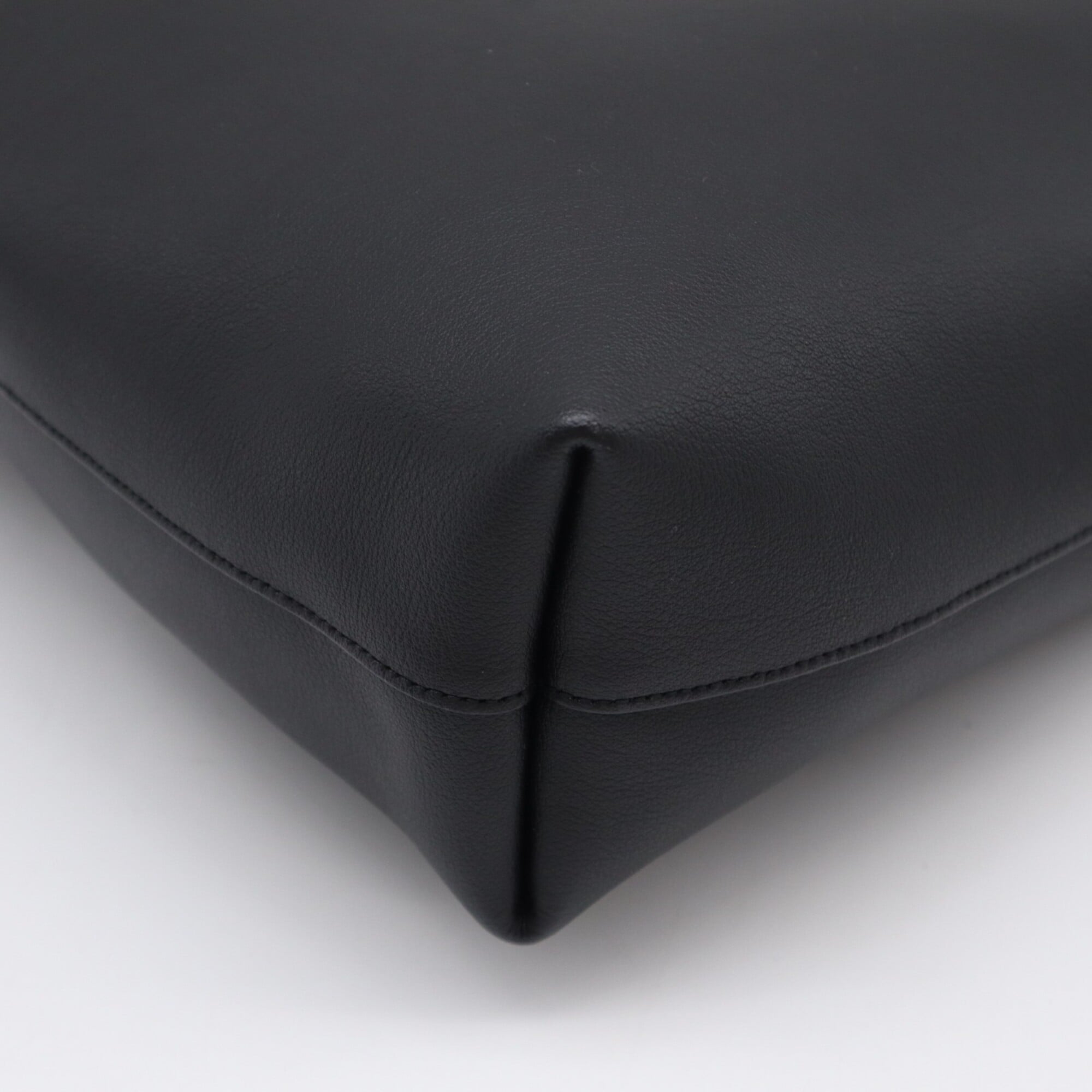 Yves Saint Laurent Black Leather Tote Bag (Pre-Owned)