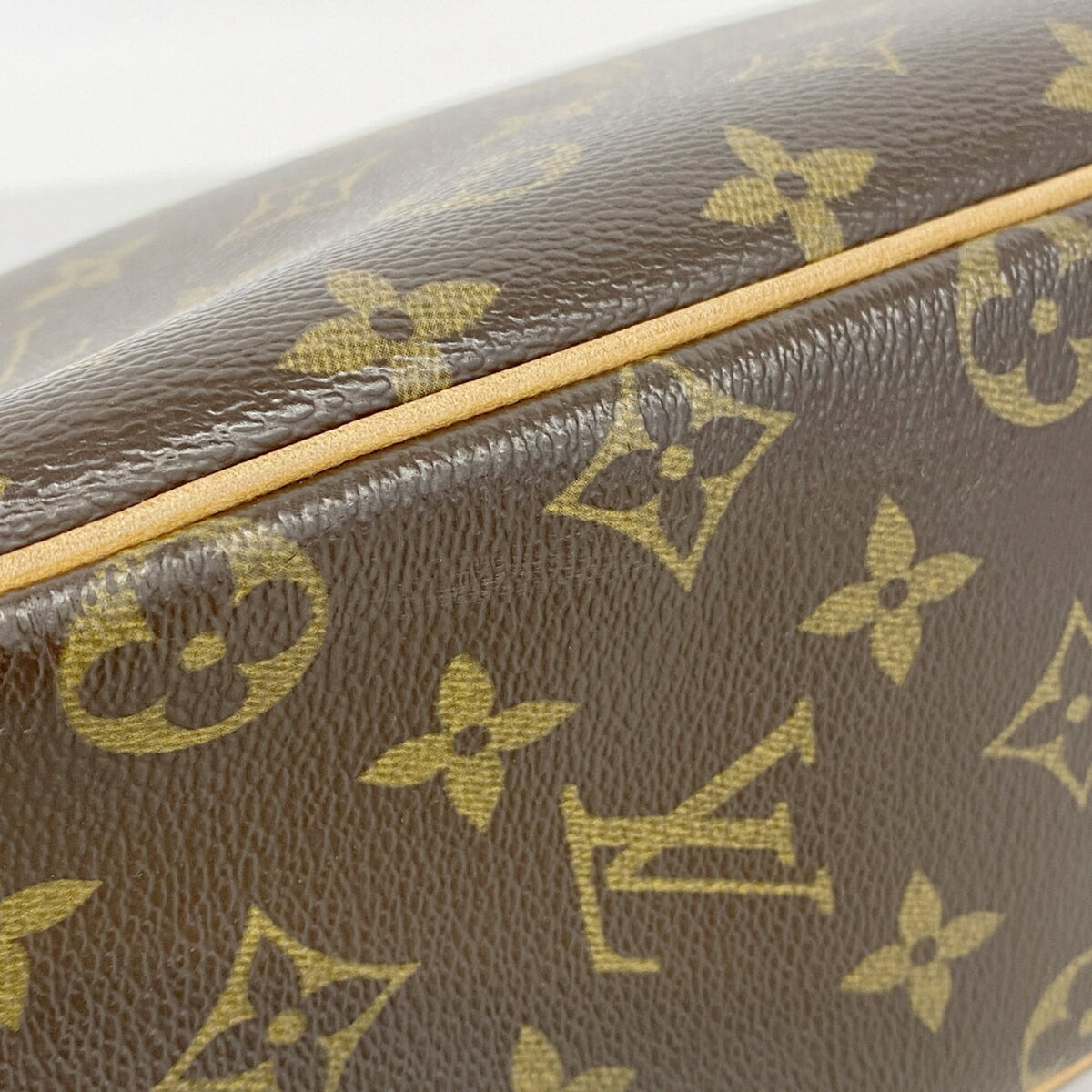 Louis Vuitton Brown Shoulder Bag (Pre-Owned)