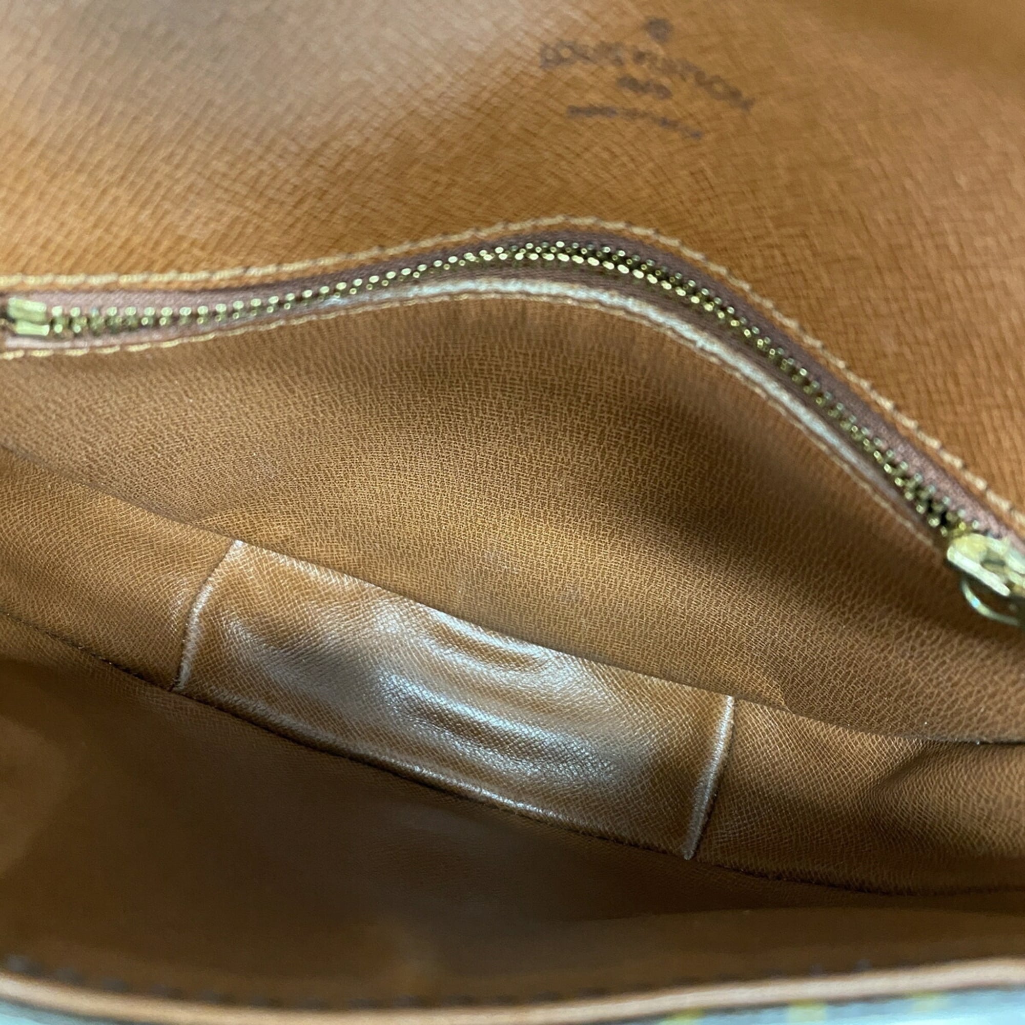 Louis Vuitton Brown Shoulder Bag (Pre-Owned)