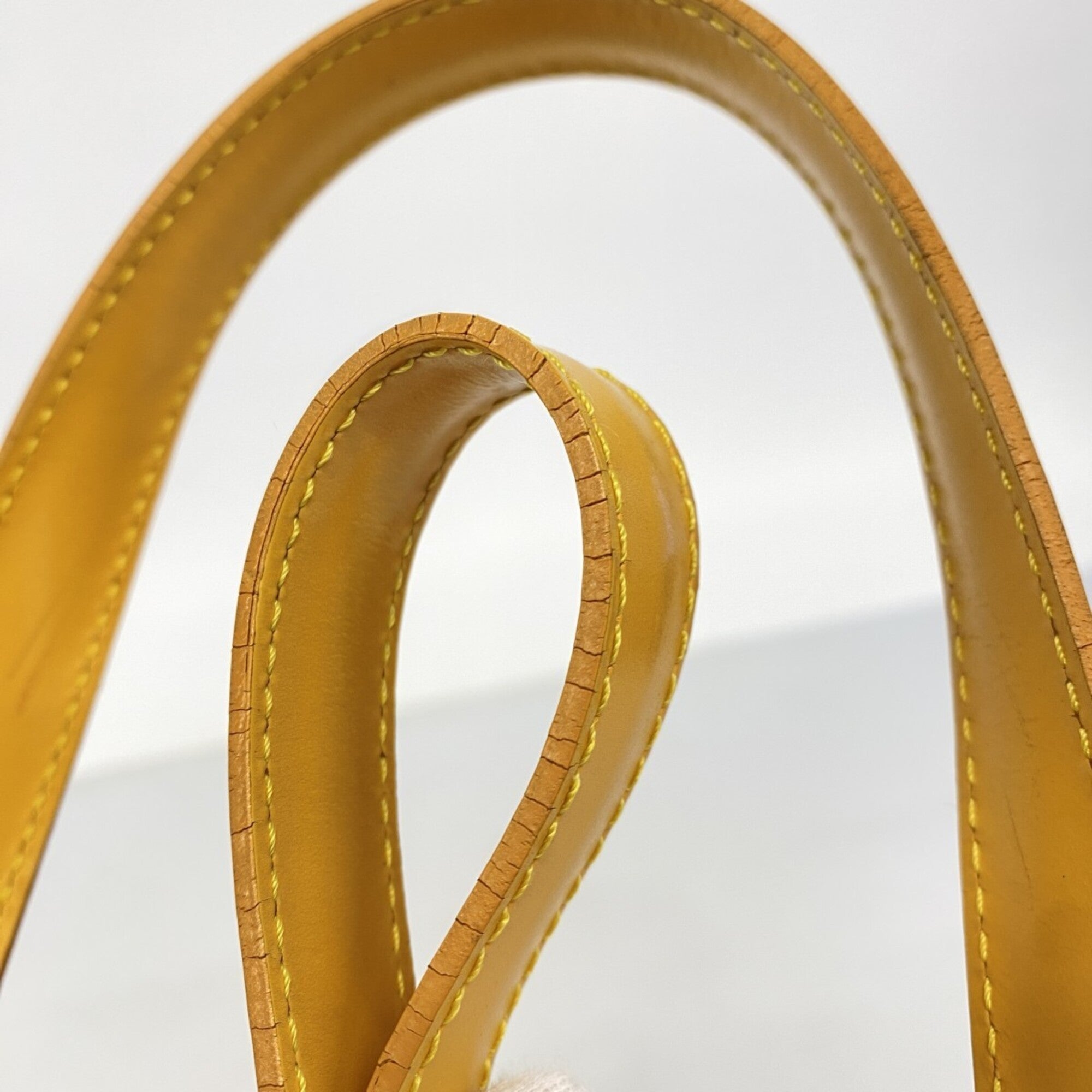 Louis Vuitton Jaune Handbag (Pre-Owned)