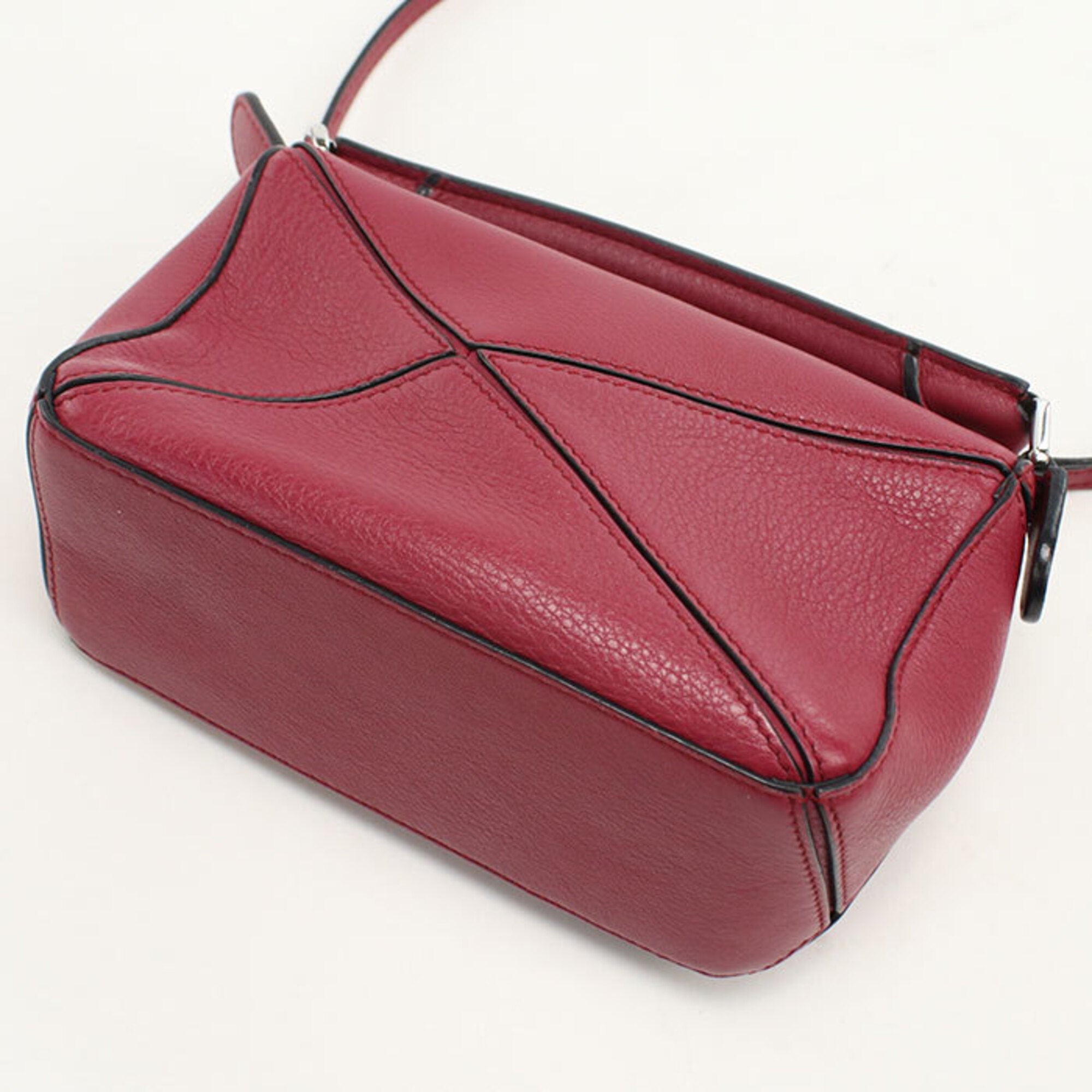Loewe Red Color Leather Shoulder Bag (Pre-Owned)
