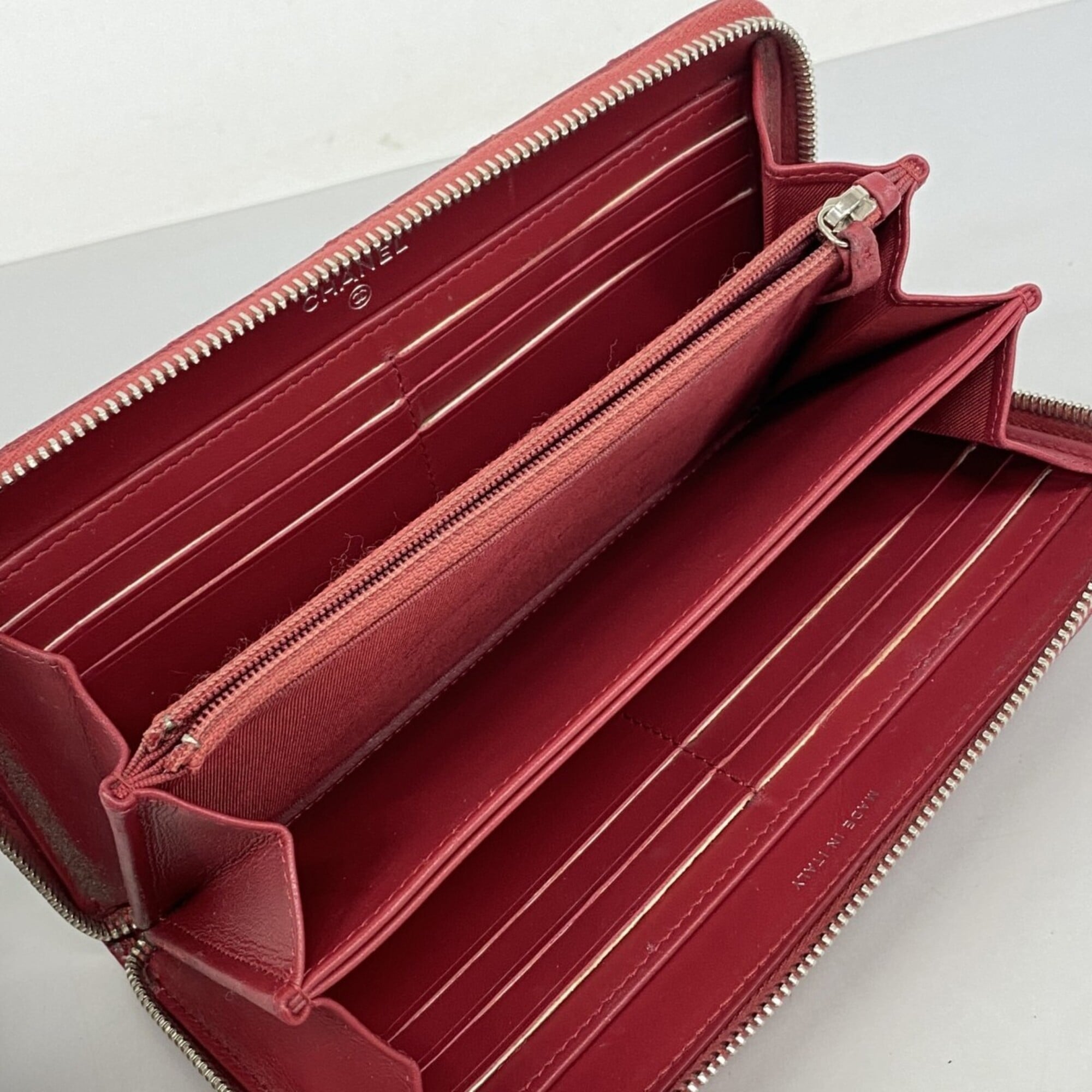 Chanel Red Color Grained Calfskin Long Wallet (Bi-Fold) (Pre-Owned)
