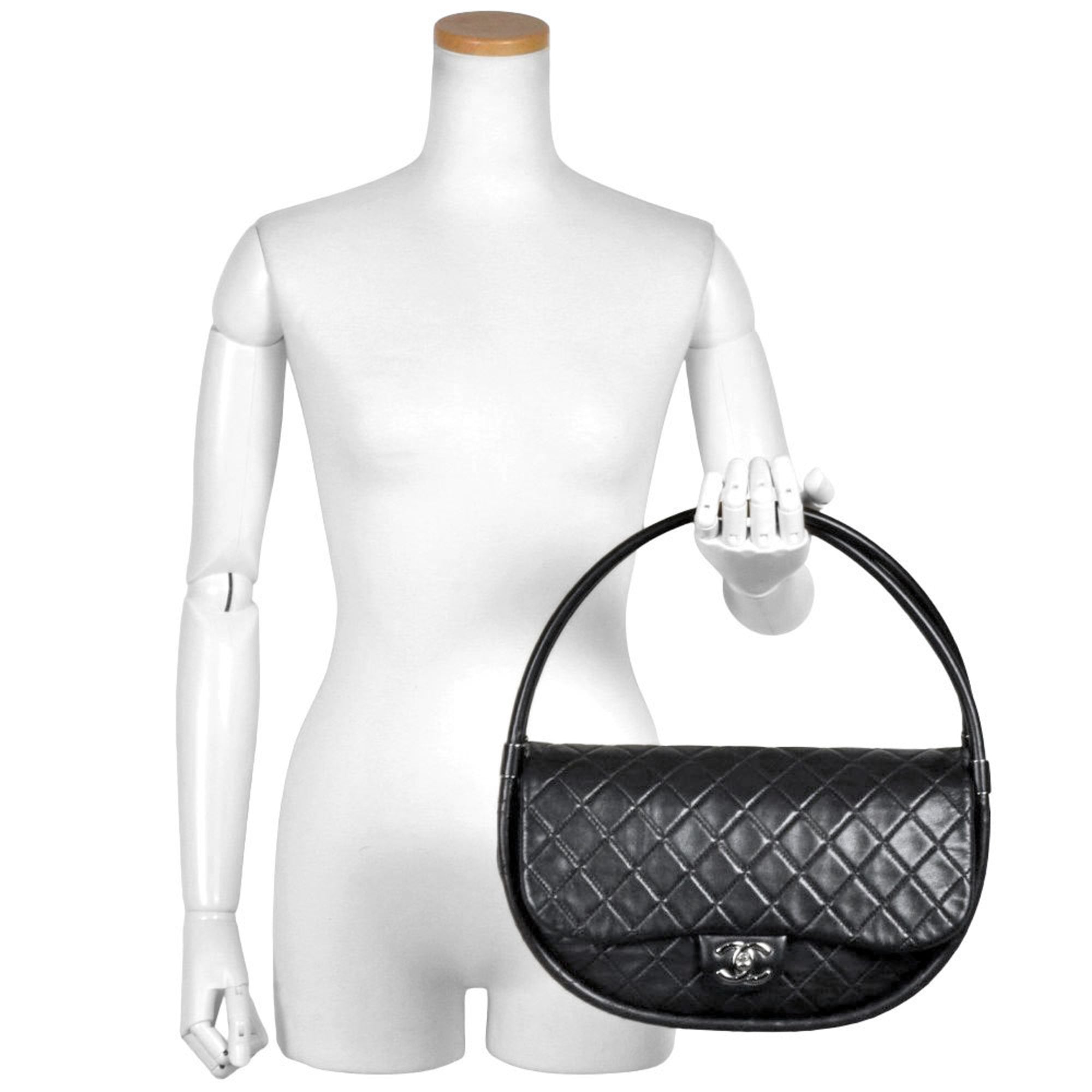 Chanel Black Leather Handbag (Pre-Owned)