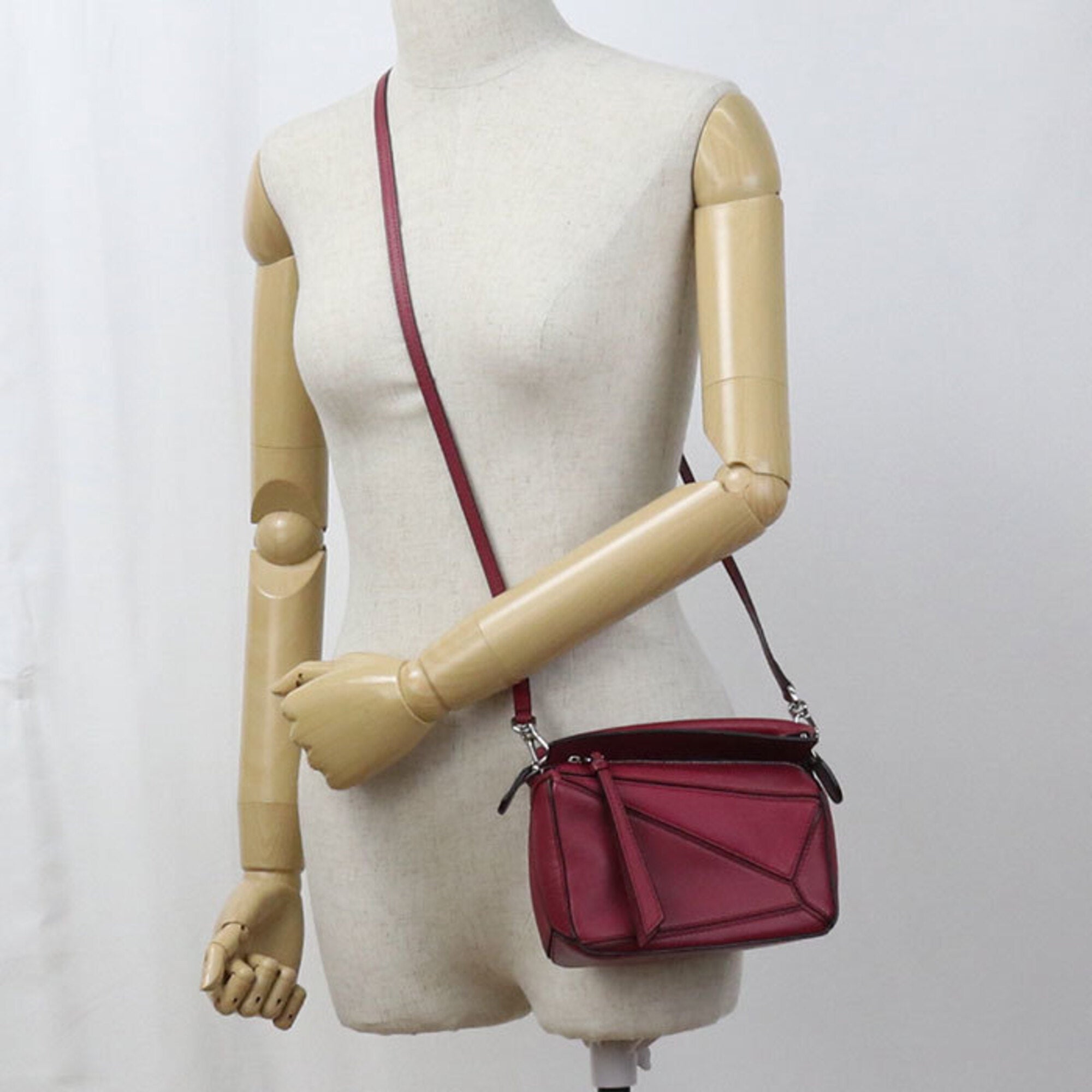 Loewe Red Color Leather Handbag (Pre-Owned)