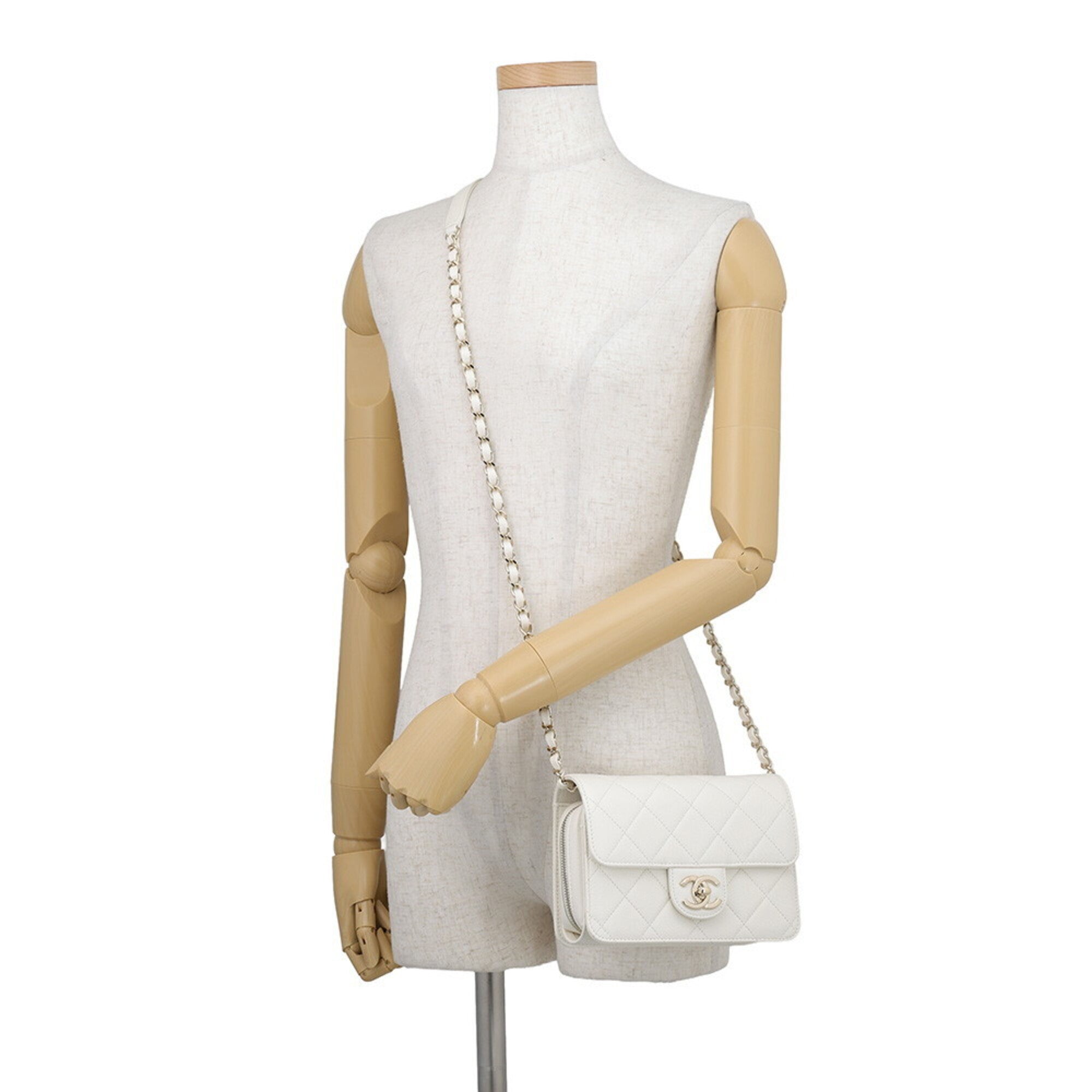 Chanel Matelasse White Grained Calfskin Handbag Shoulder Bag (Pre-Owned)