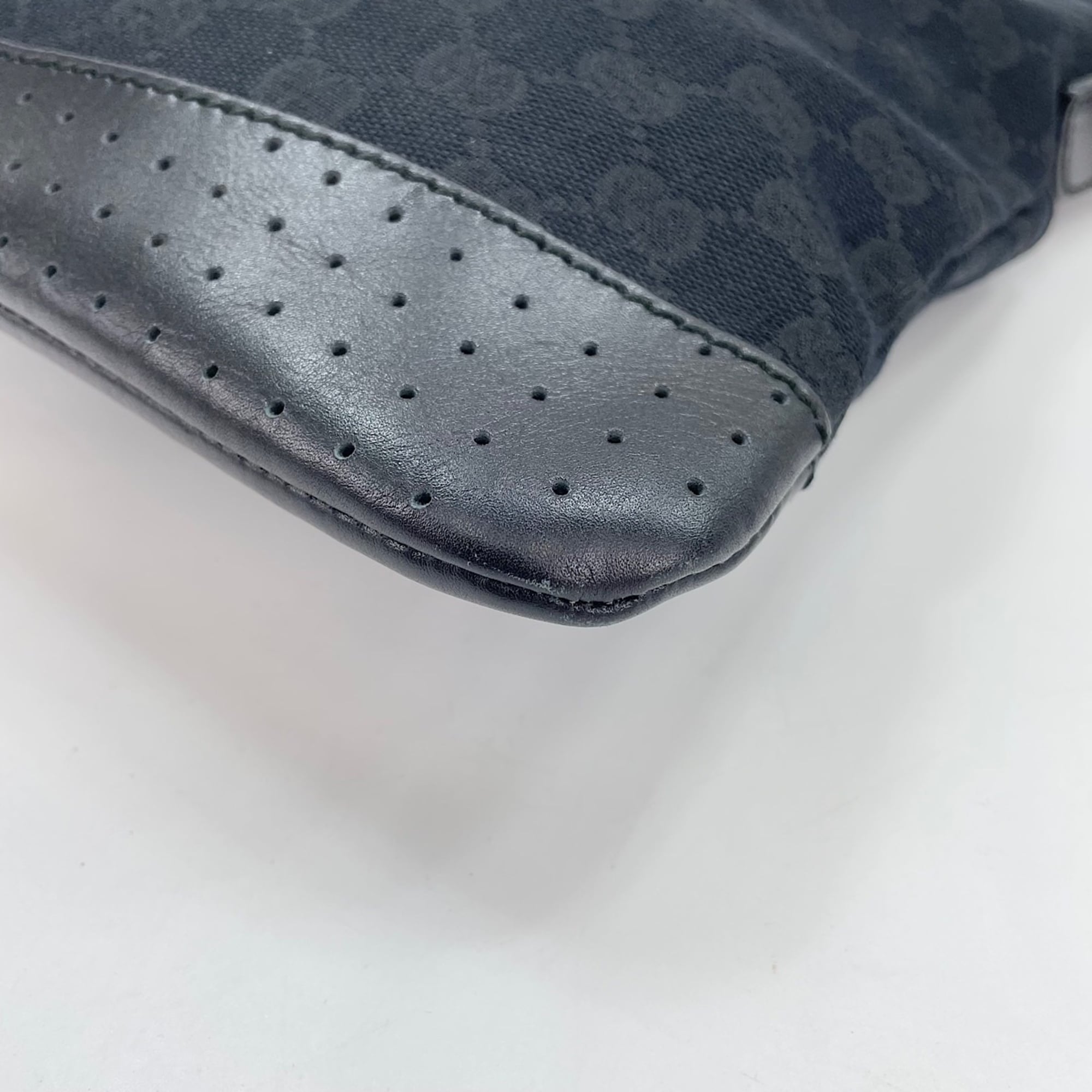 Gucci Black Shoulder Bag (Pre-Owned)