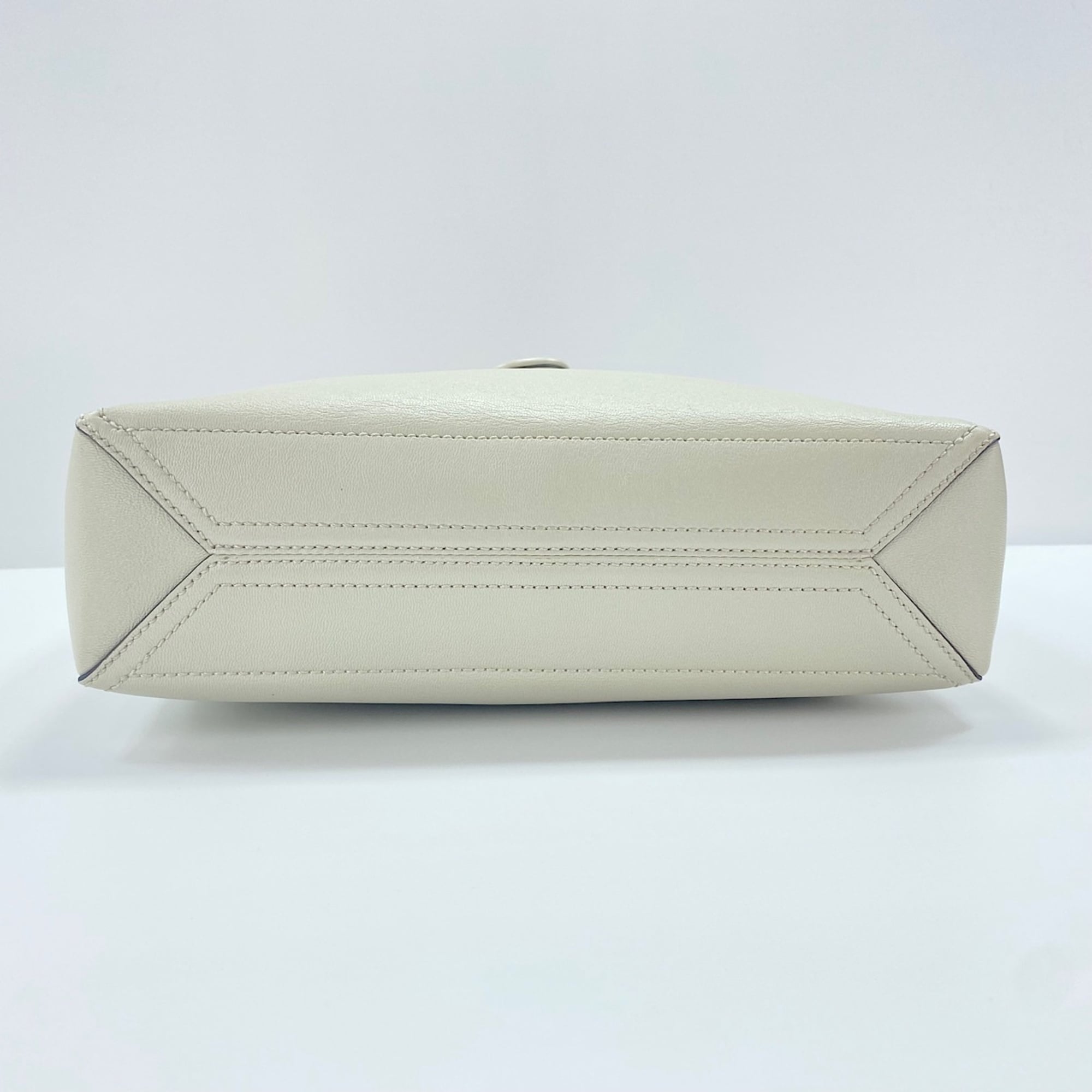 Gucci Gg Marmont White Tote Bag (Pre-Owned)