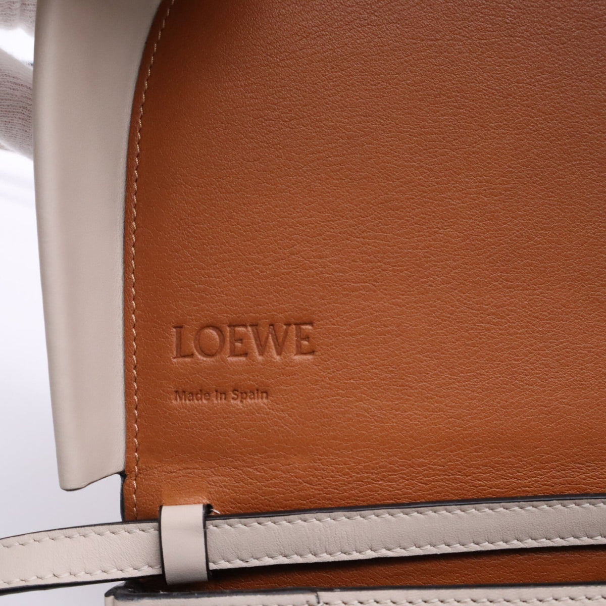Loewe Light Beige Leather Shoulder Bag (Pre-Owned)