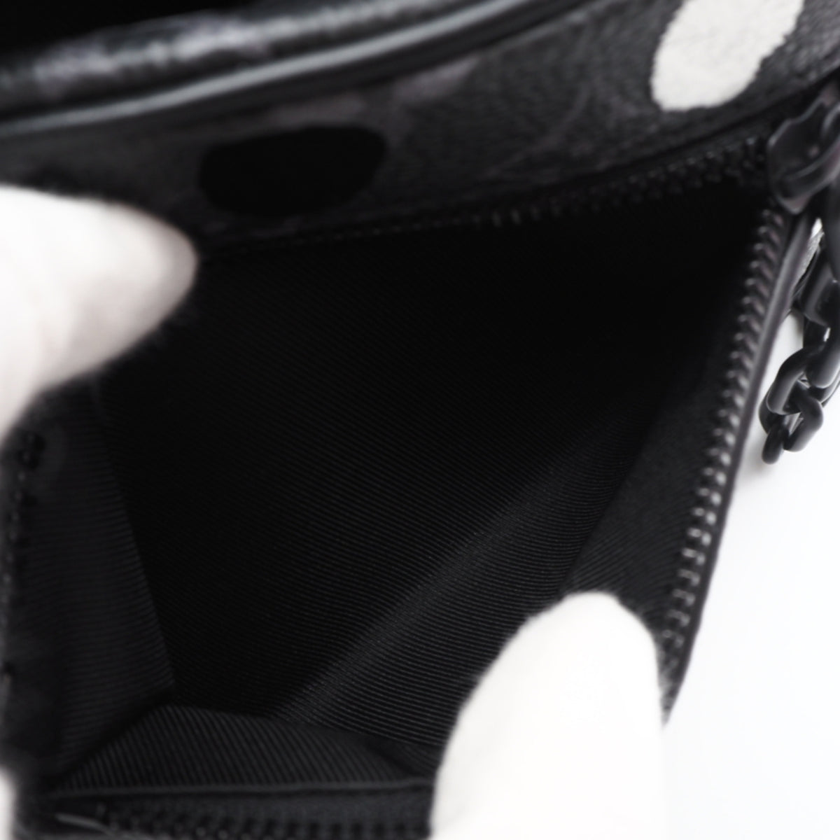 Louis Vuitton Black White Leather Shoulder Bag (Pre-Owned)