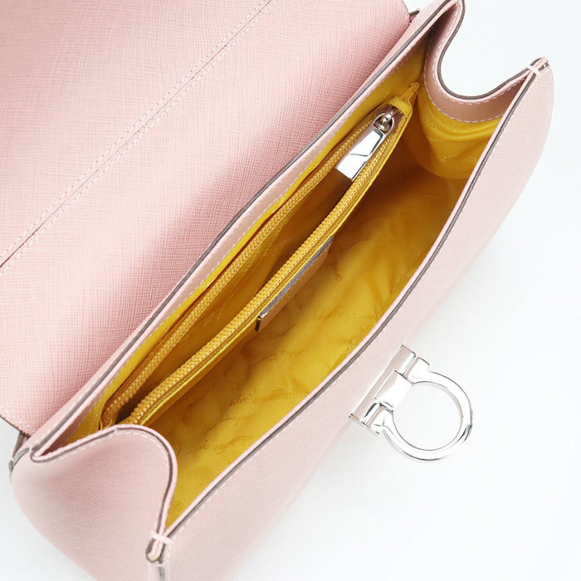 Salvatore Ferragamo Pink Leather Shoulder Bag (Pre-Owned)