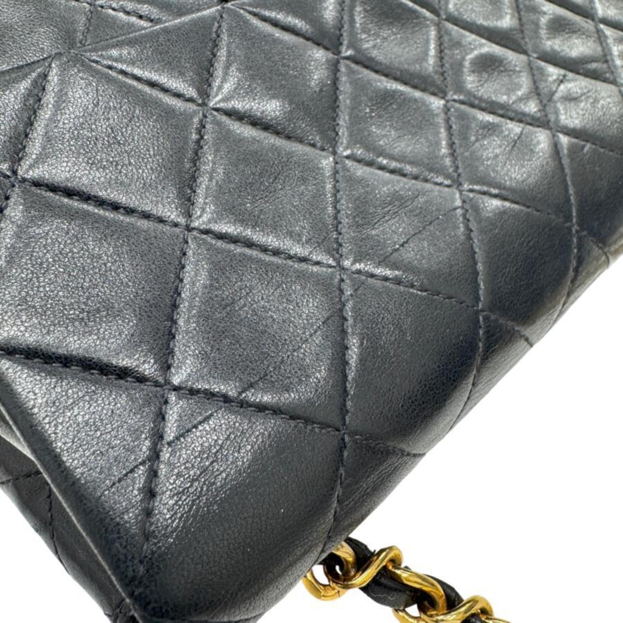 Chanel Black Leather Shoulder Bag (Pre-Owned)