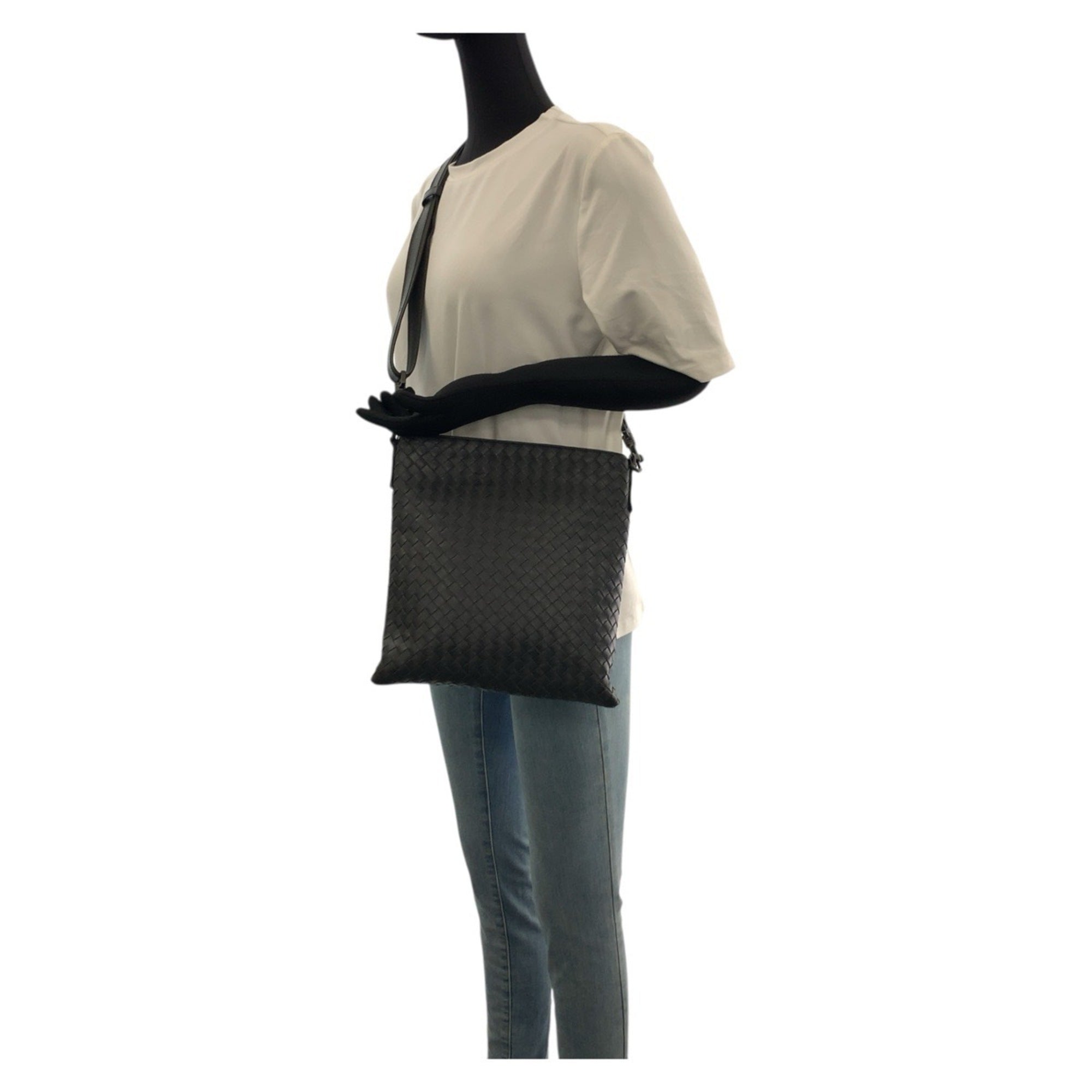 Bottega Veneta Charcoal Gray Leather Pochette Shoulder Bag (Pre-Owned)