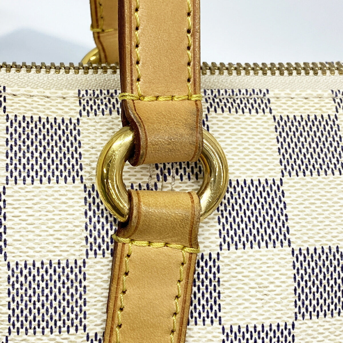 Louis Vuitton White Tote Bag (Pre-Owned)