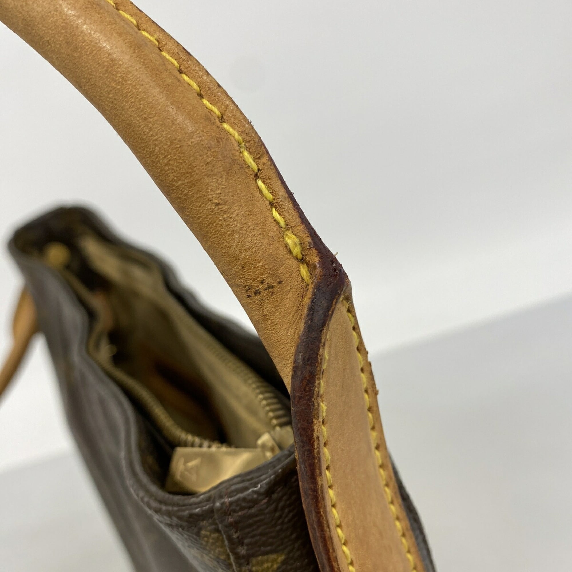 Louis Vuitton Brown Shoulder Bag (Pre-Owned)